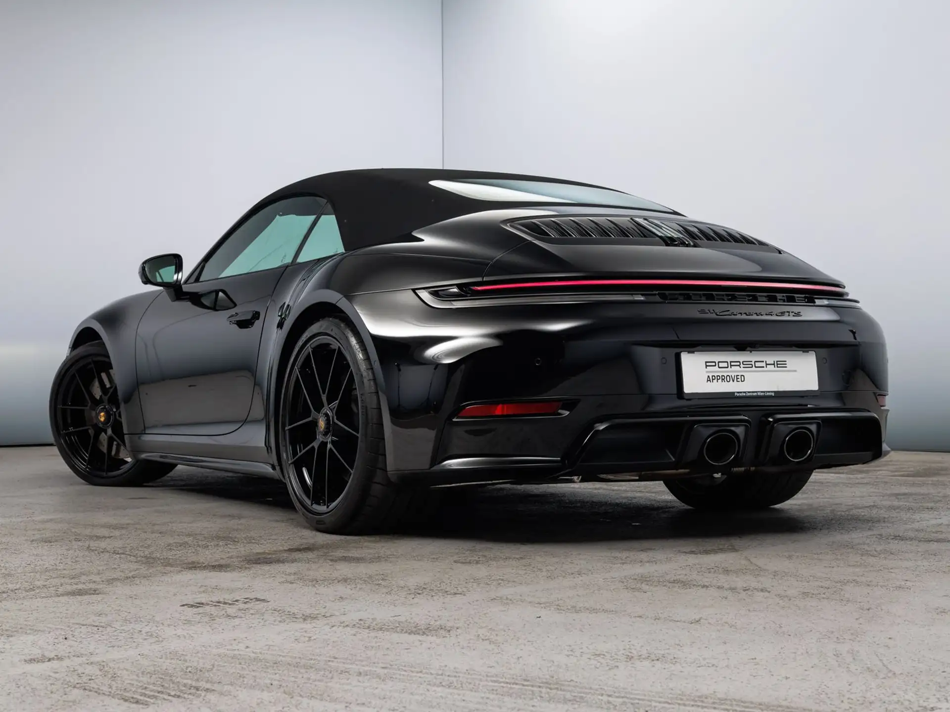 포르쉐 911 Carrera 4 GTS Cabriolet 2026 검정 사진 3