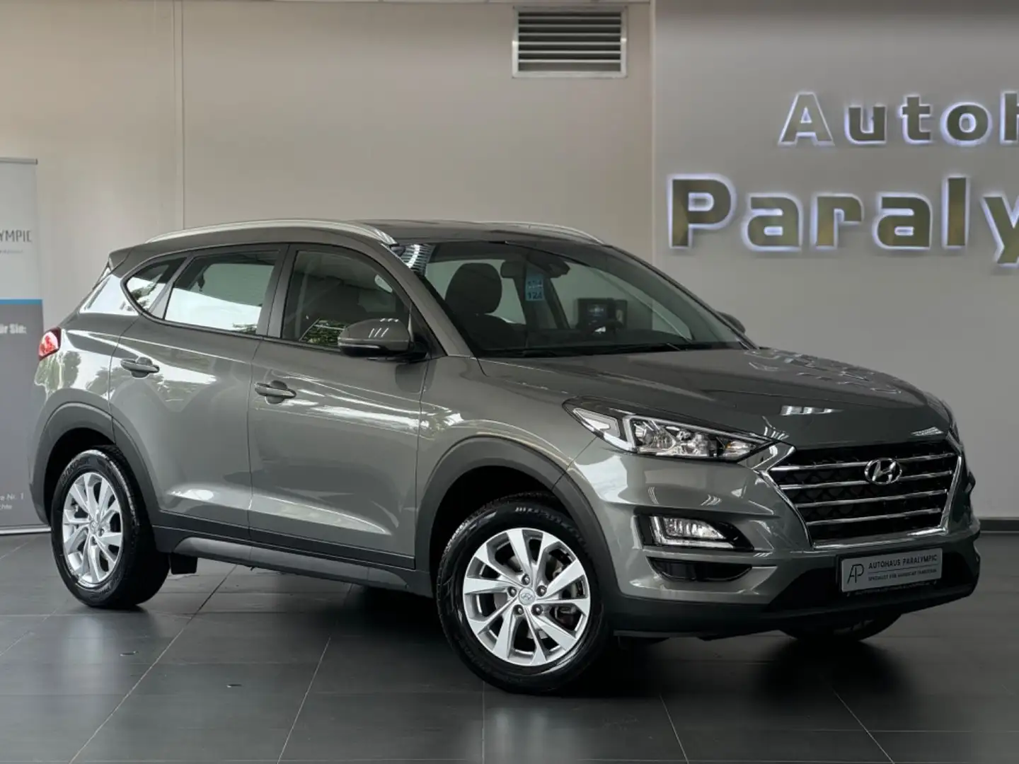 Hyundai TUCSON Trend 2WD *AHK*KAM*NAVI* Grau - 1