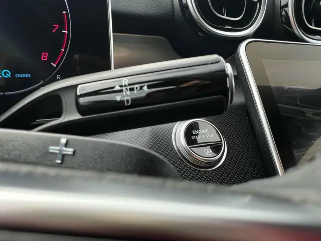 Mercedes-Benz C-Class view 15