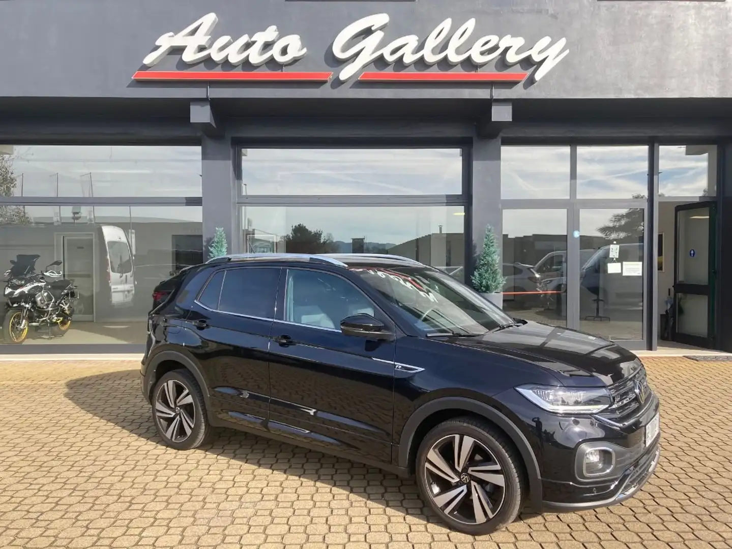 Volkswagen T-Cross 1.5 BENZINA  - R-LINE-LED NAVY-APP-TELECAMERA Nero - 2