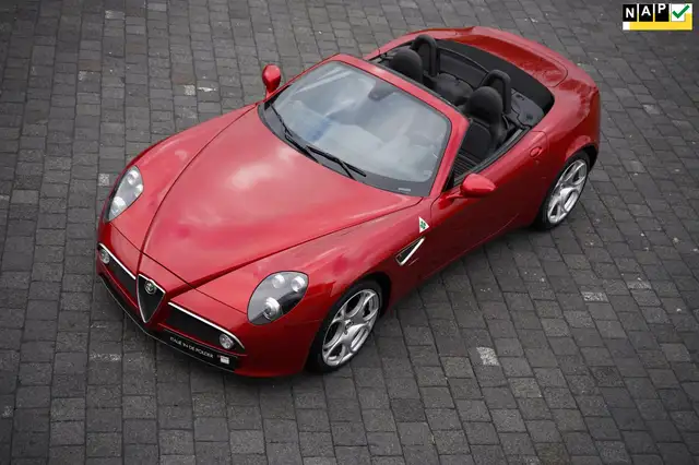 Alfa Romeo 8C Competizione Spider 4.7 V8