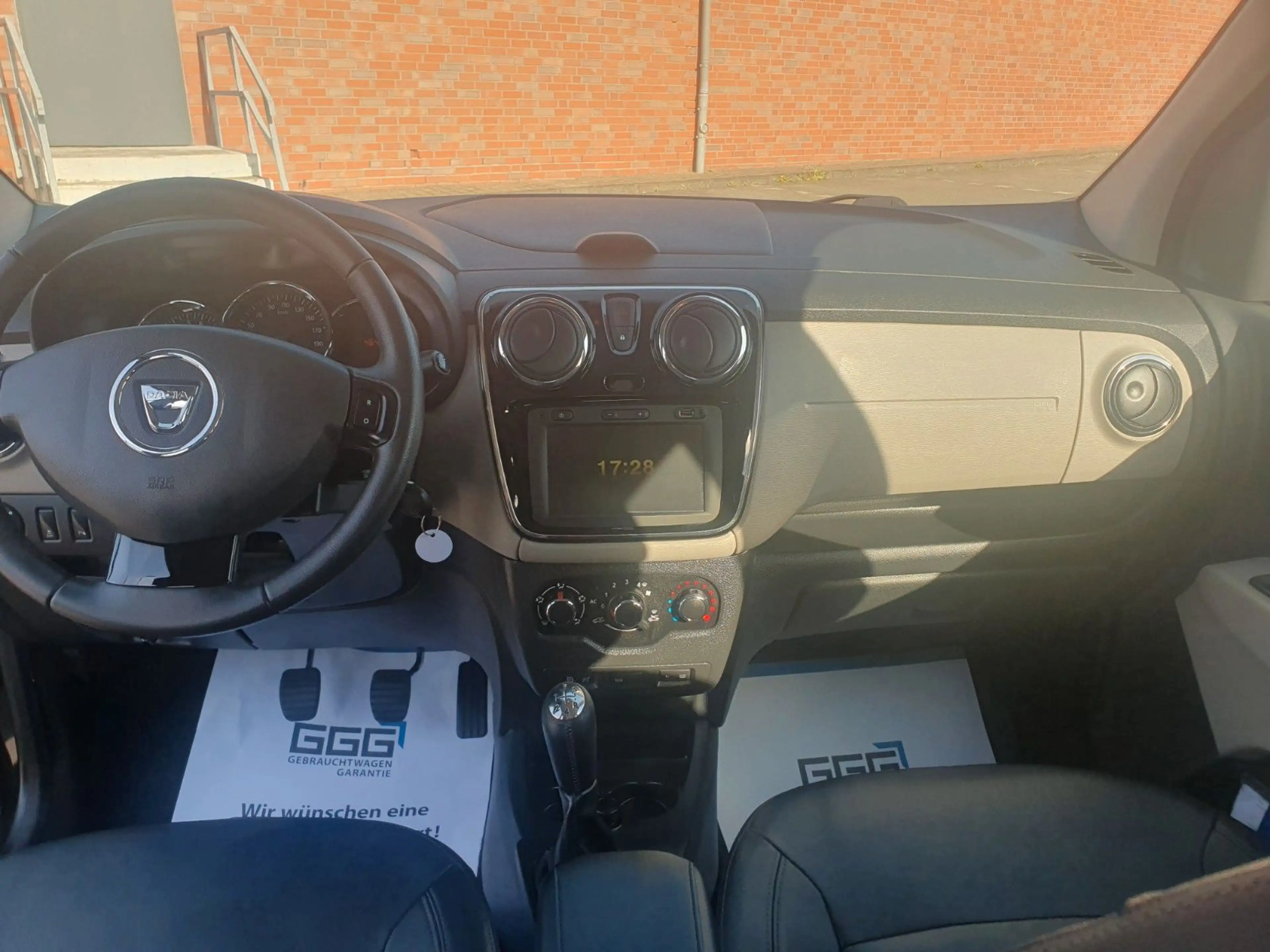 Dacia Lodgy Prestige GARANTIE LEDER KLIMA NAVI 1-HAND — photo 14