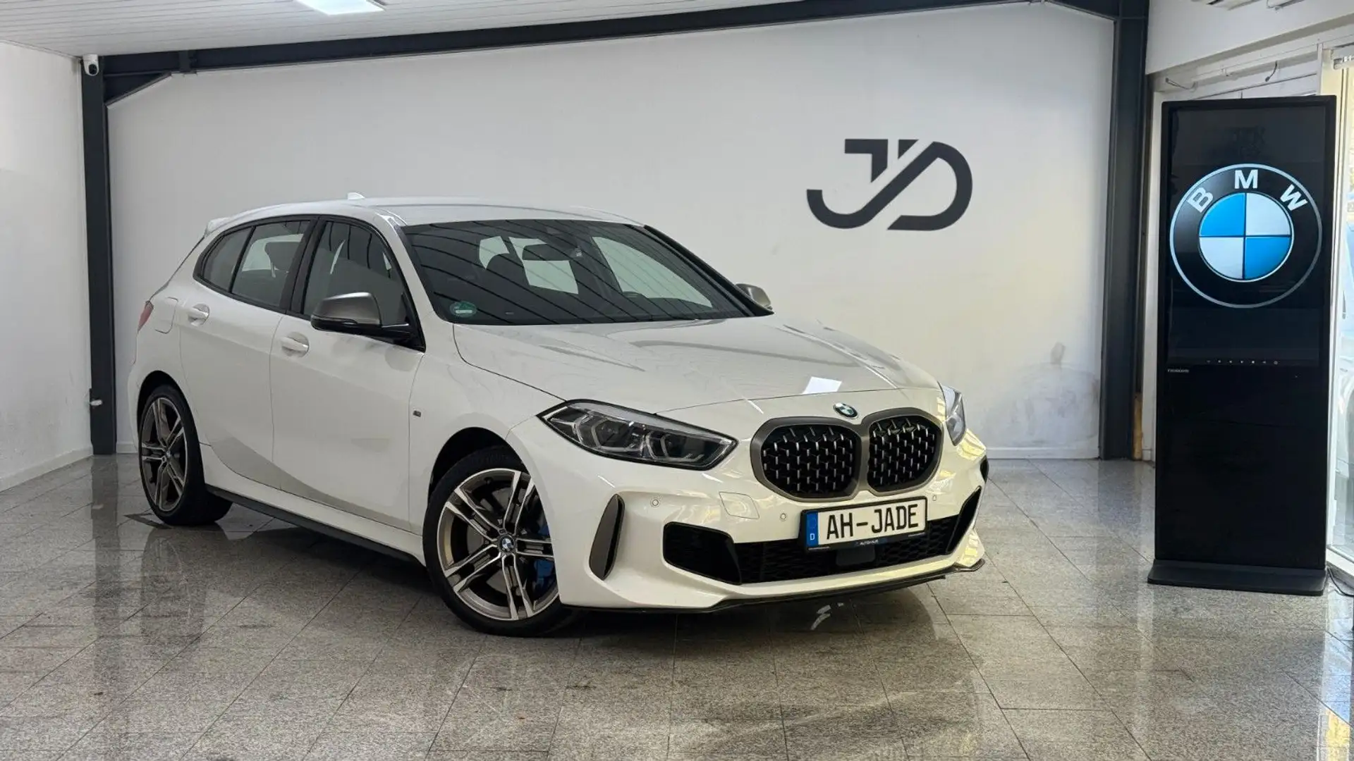 BMW 135 i xDrive*Shadowline*Sportsitze*KeylessEntry Weiß - 1