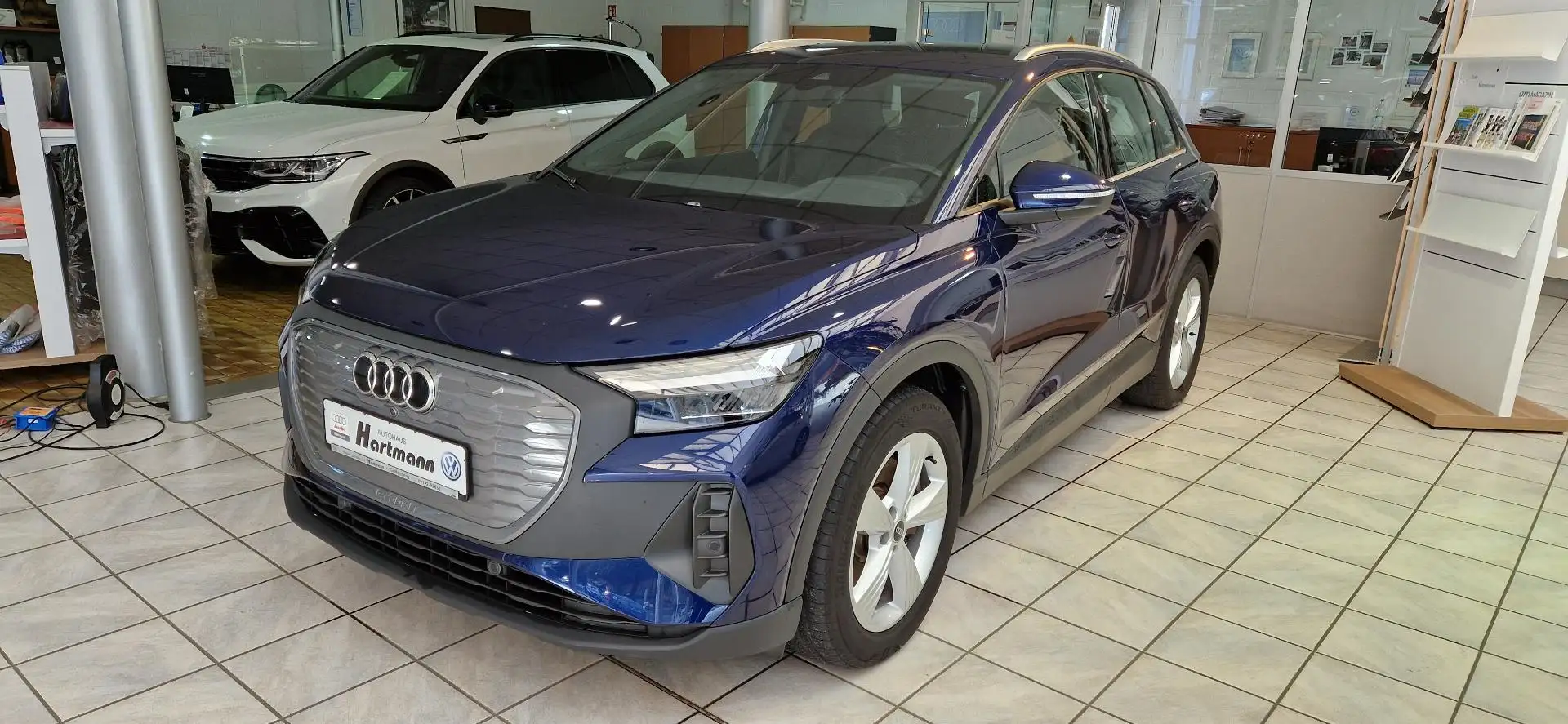 Audi Q4 e-tron 40 AHK Leder Navi Sitzh ACC Blau - 1