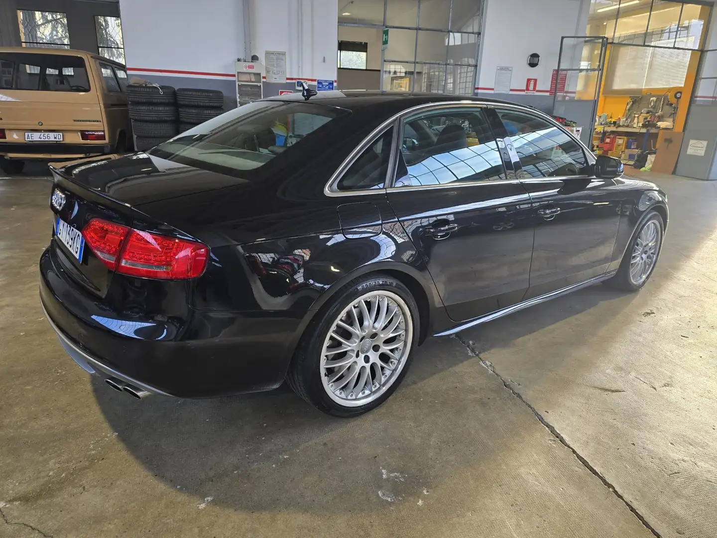 Audi S4 Чорний - 2