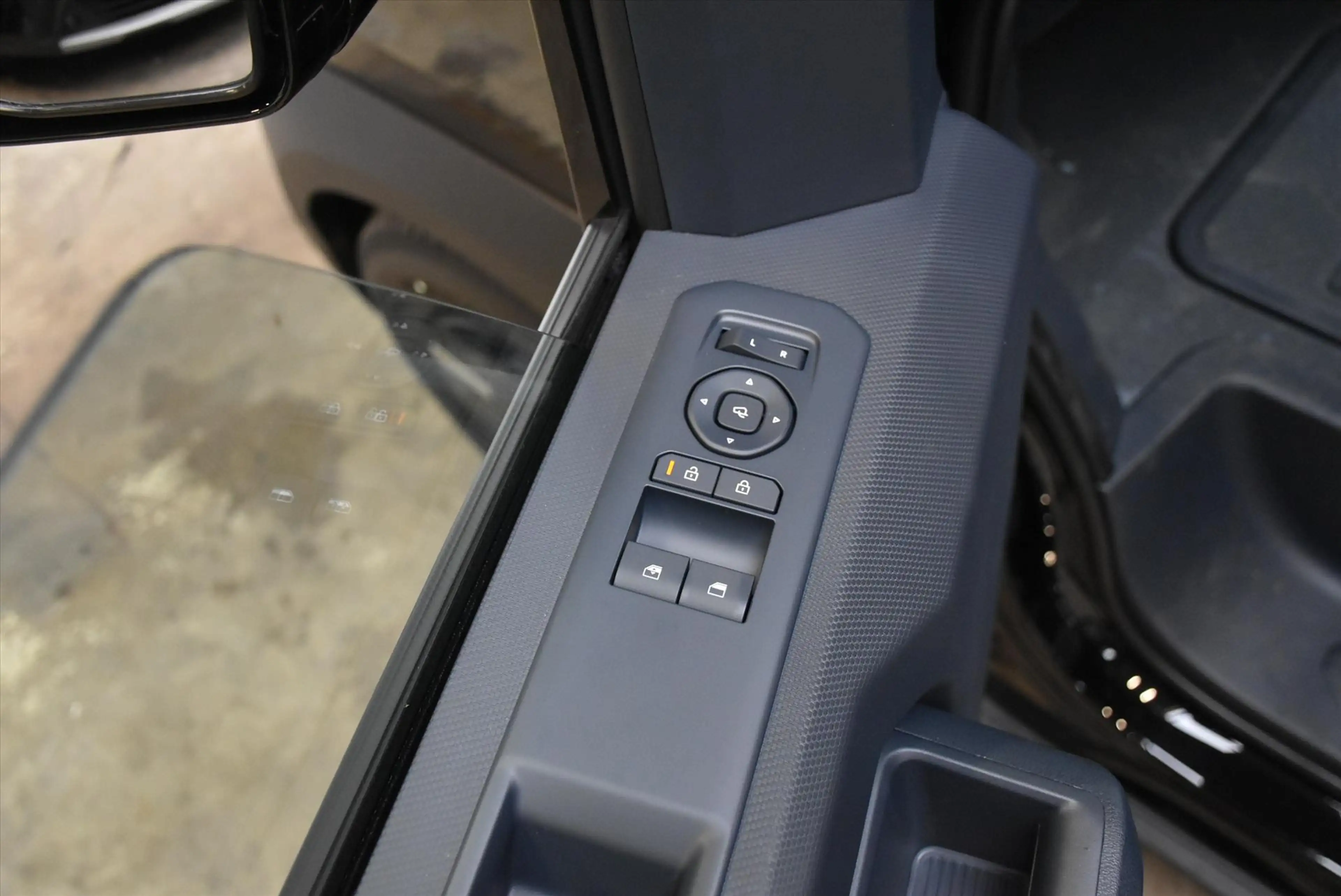 Kia PV5 Cargo 71,2 kWh 163pk L2H1 ELITE — photo 19