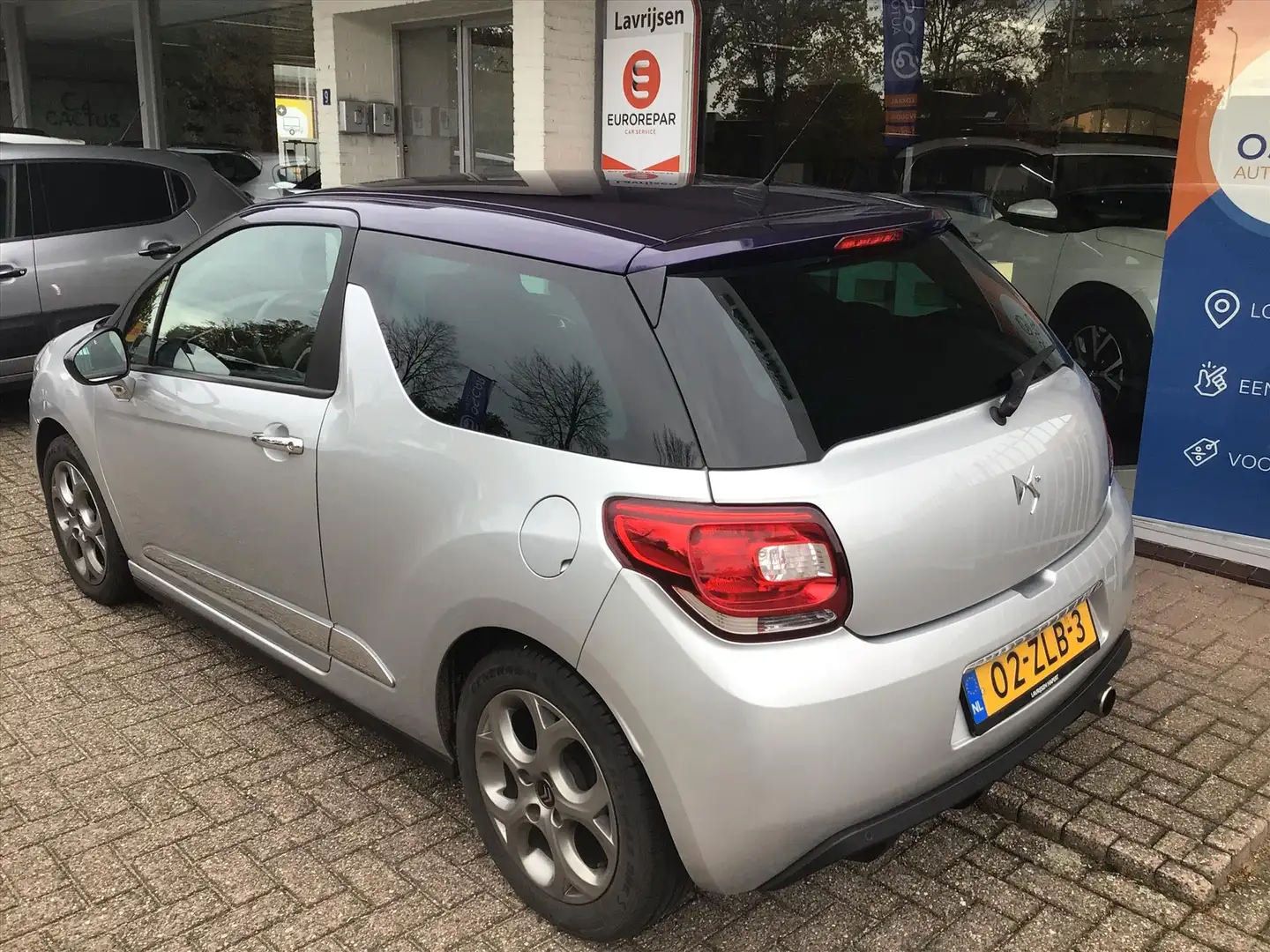Citroen DS3 1.2 VTi 82pk So Chic Grijs - 2