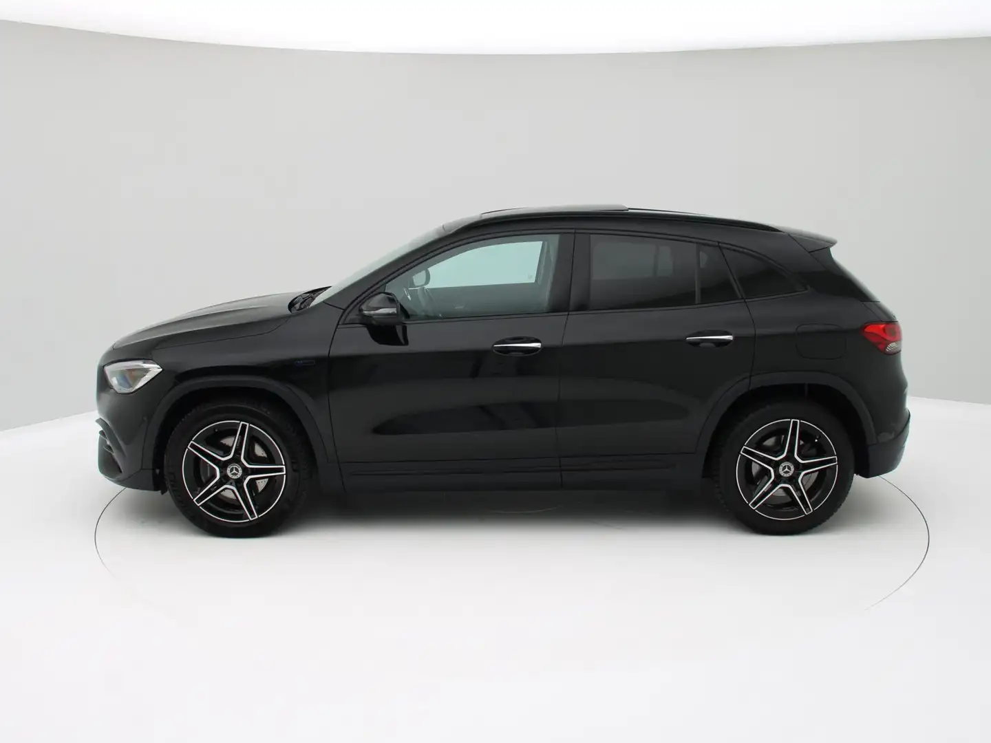 Mercedes-Benz GLA 250 e AMG Pano, Distronic, HUD, Trekhaak, Memory, Burm Noir - 2