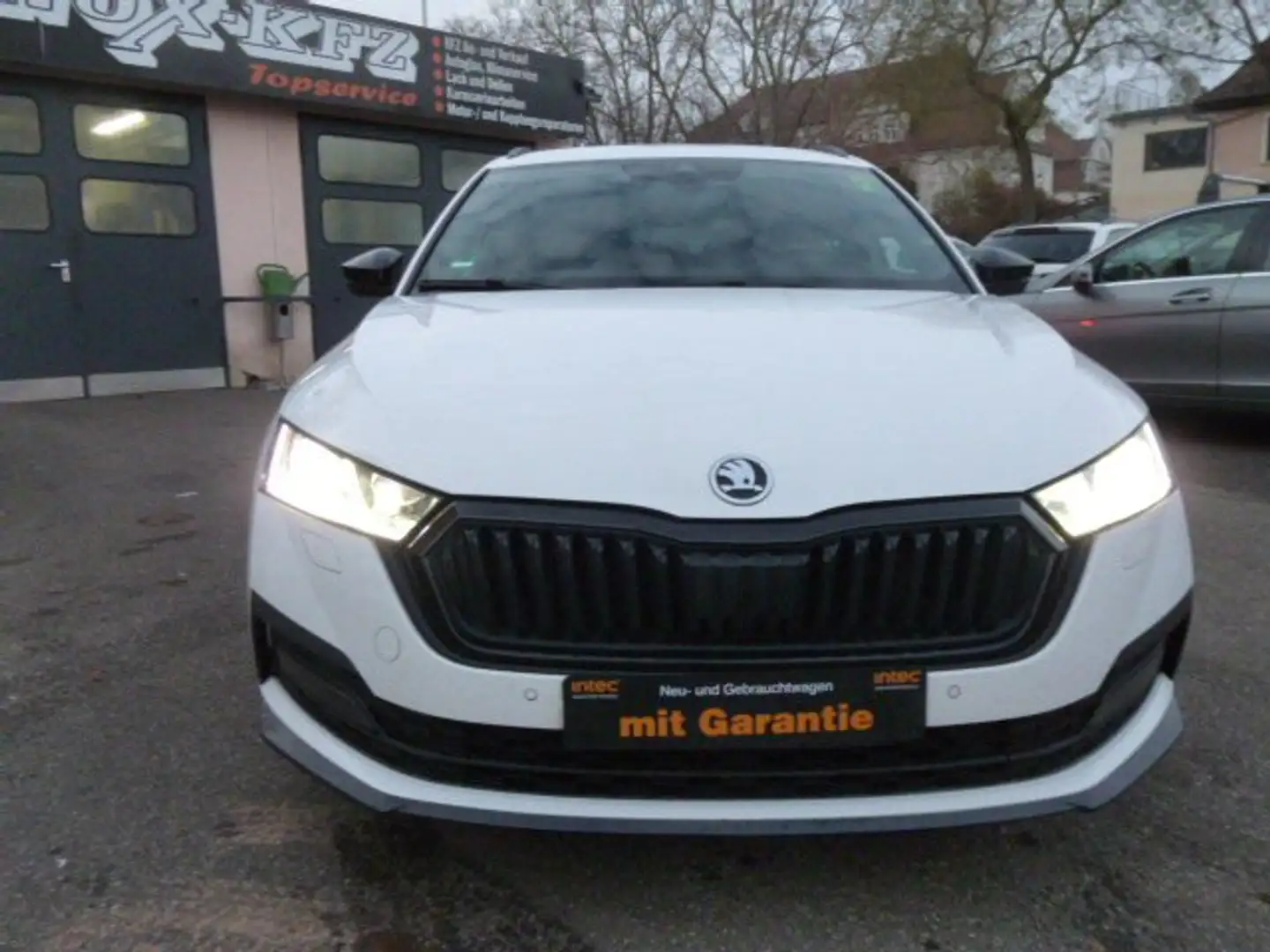 Skoda Octavia Sportline 4x4 HeadUp Dig.Tacho KeyleesGo Parkpilot Weiß - 2