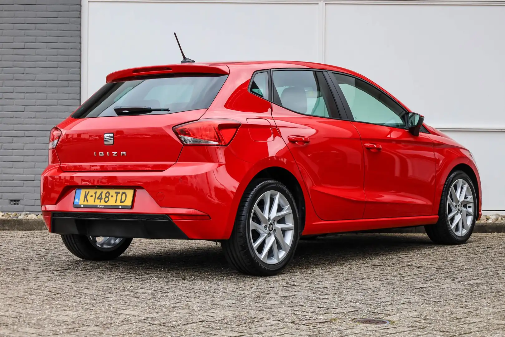 SEAT Ibiza 1.0 TSI 95pk Style Business Intense | Parkeersenso Rood - 2