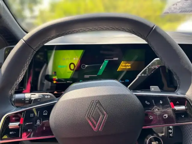 Renault Austral view 8