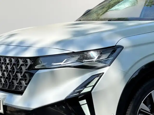 Renault Austral view 5