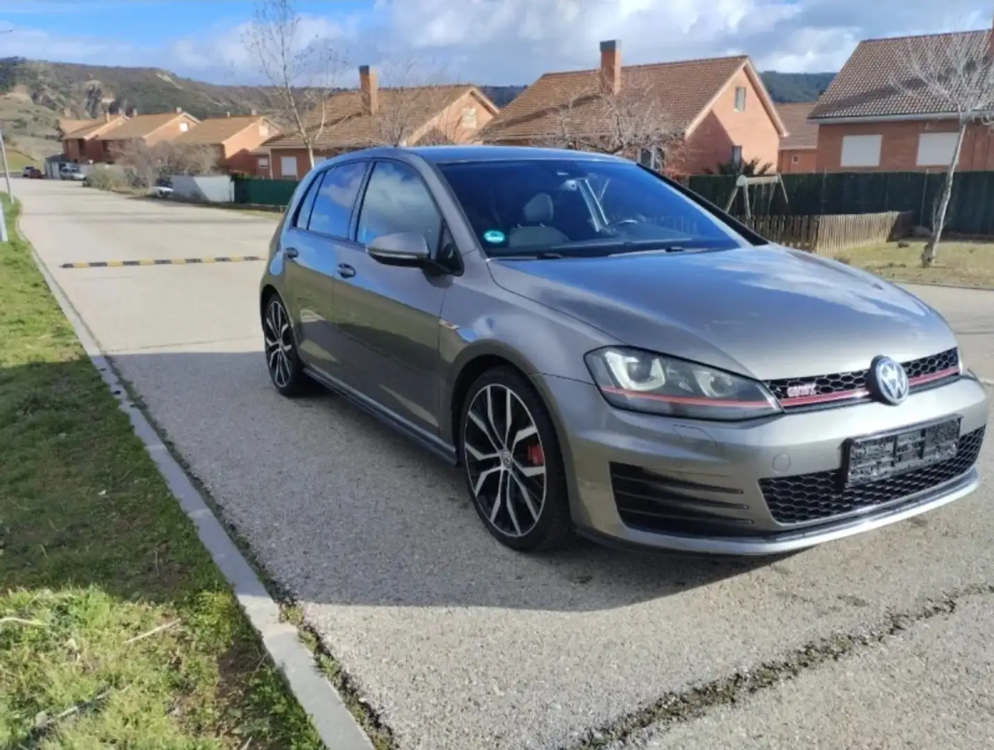 Volkswagen Golf GTI 2.0 TSI Performance 230 - 2