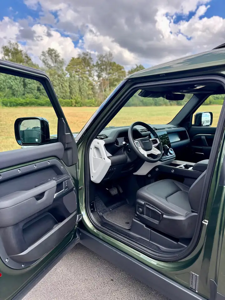 Land Rover Defender 2026