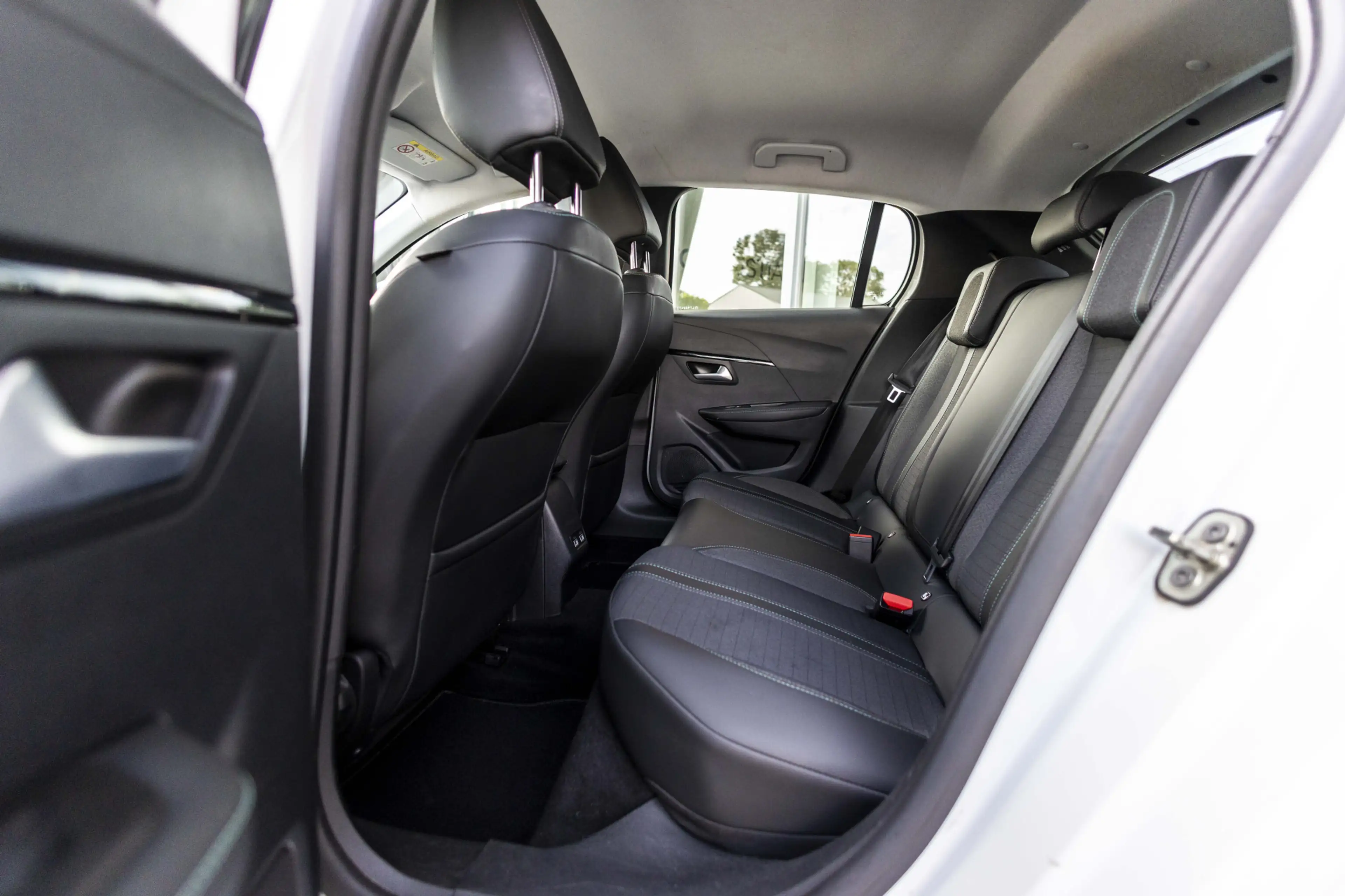 Peugeot e-208 EV Allure Pack 50 kWh Camera | Carplay — photo 10