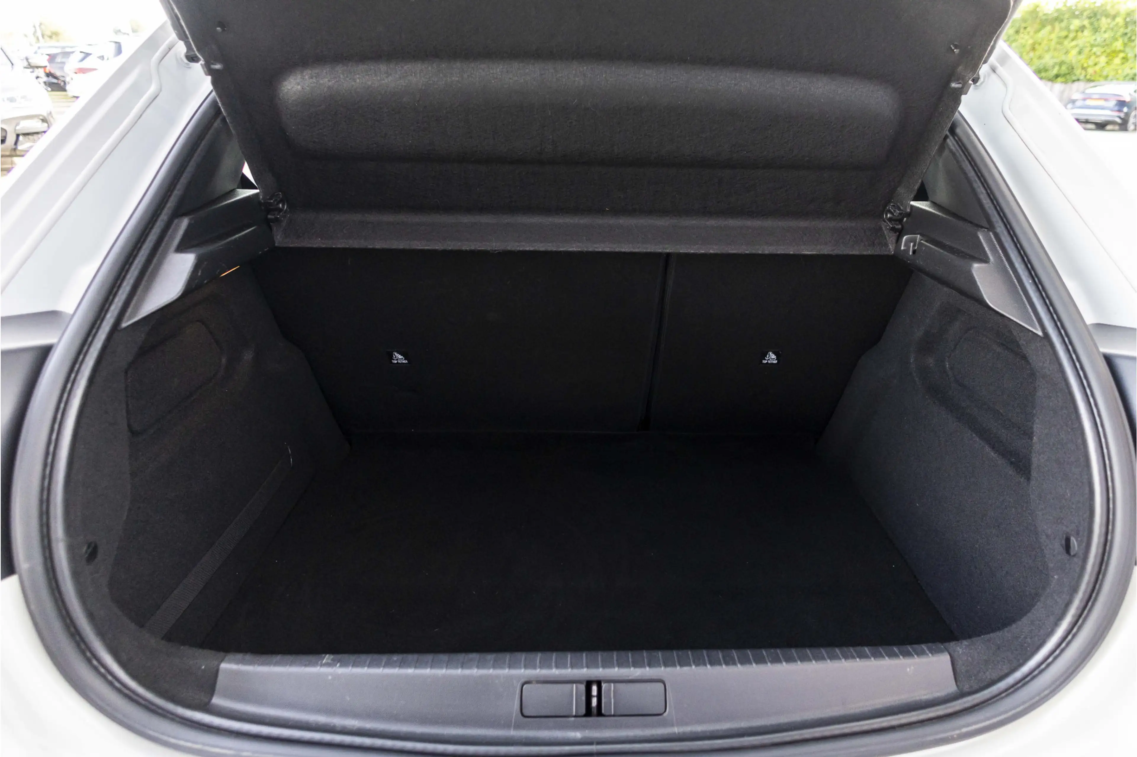 Peugeot e-208 EV Allure Pack 50 kWh Camera | Carplay — photo 35