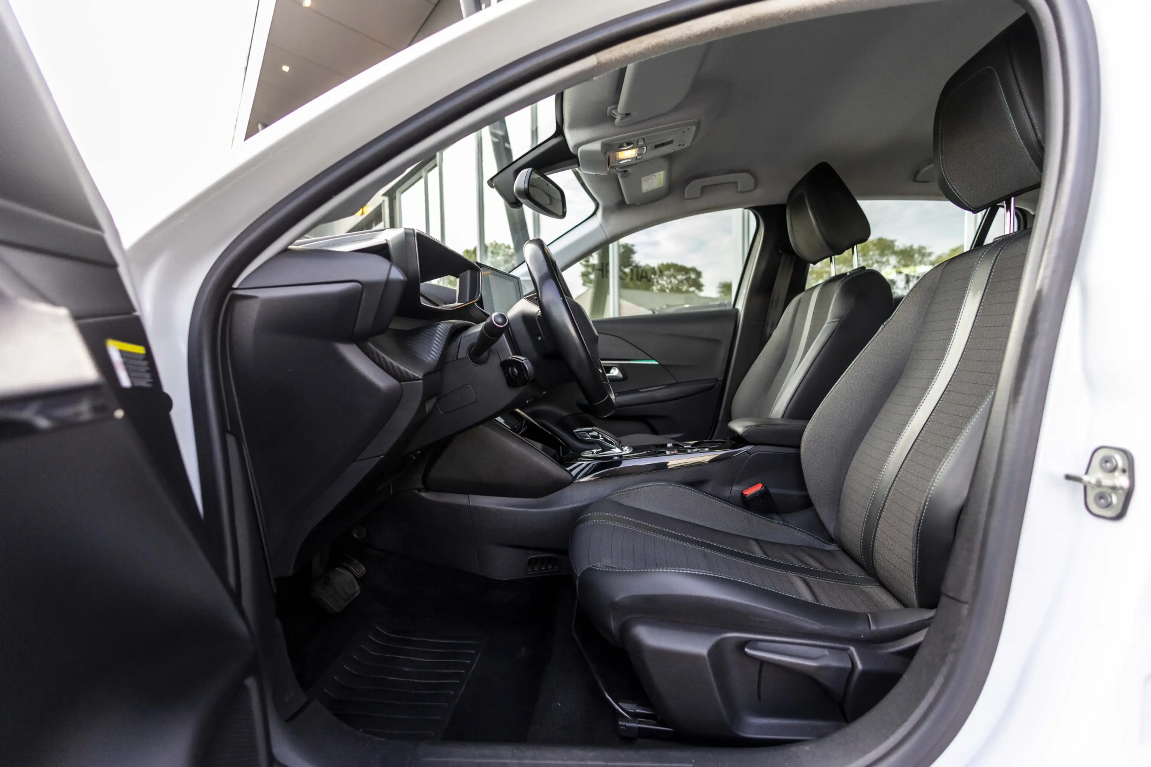 Peugeot e-208 EV Allure Pack 50 kWh Camera | Carplay — photo 9