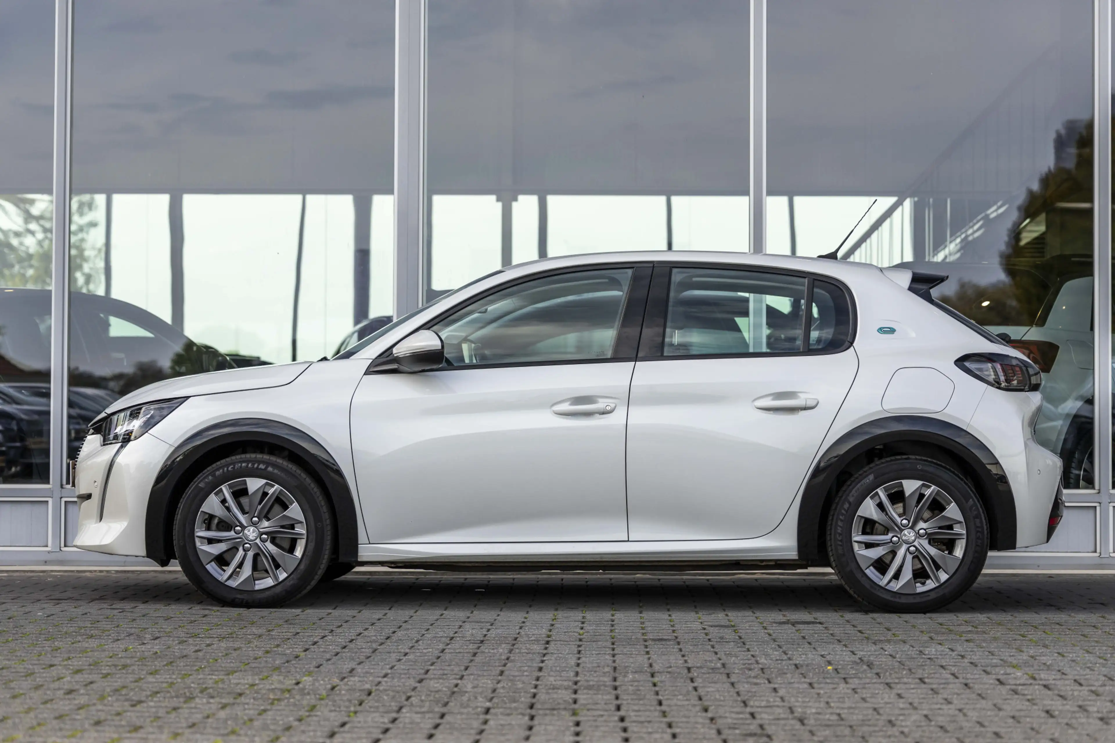 Peugeot e-208 EV Allure Pack 50 kWh Camera | Carplay — photo 5