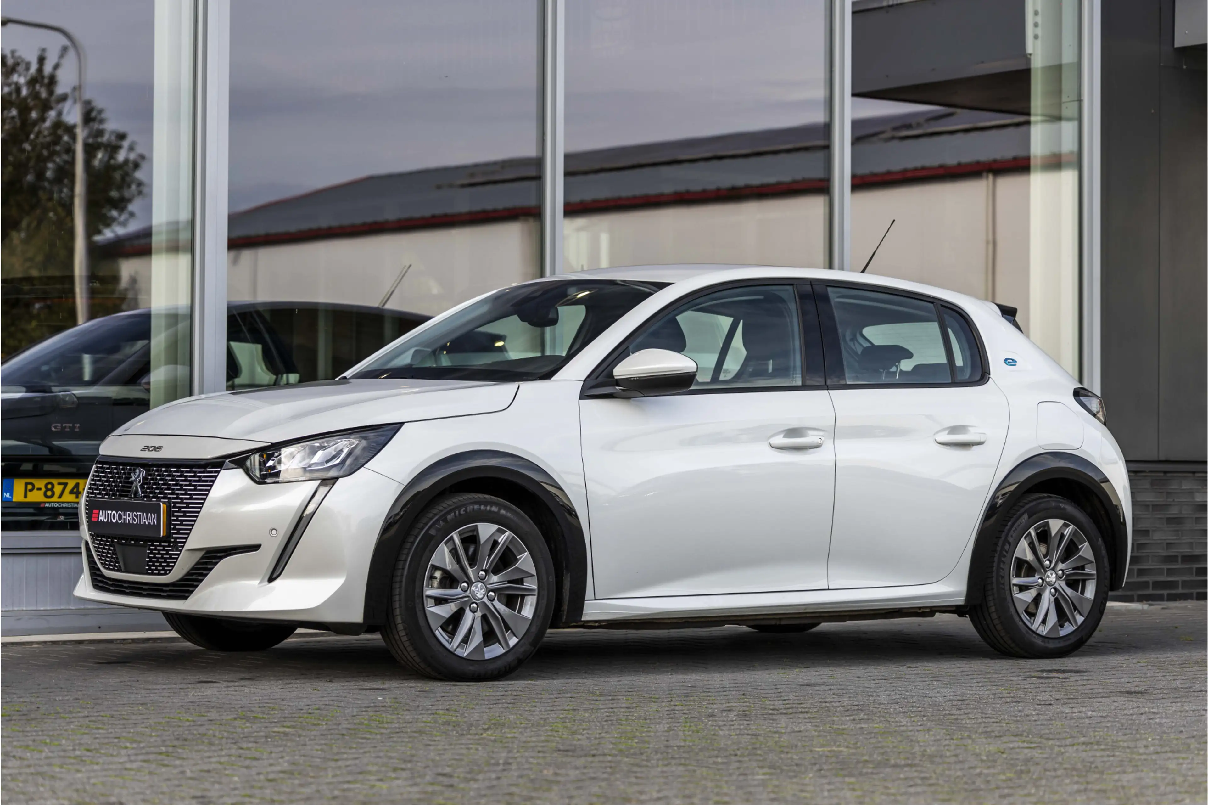 Peugeot e-208 EV Allure Pack 50 kWh Camera | Carplay — photo 13