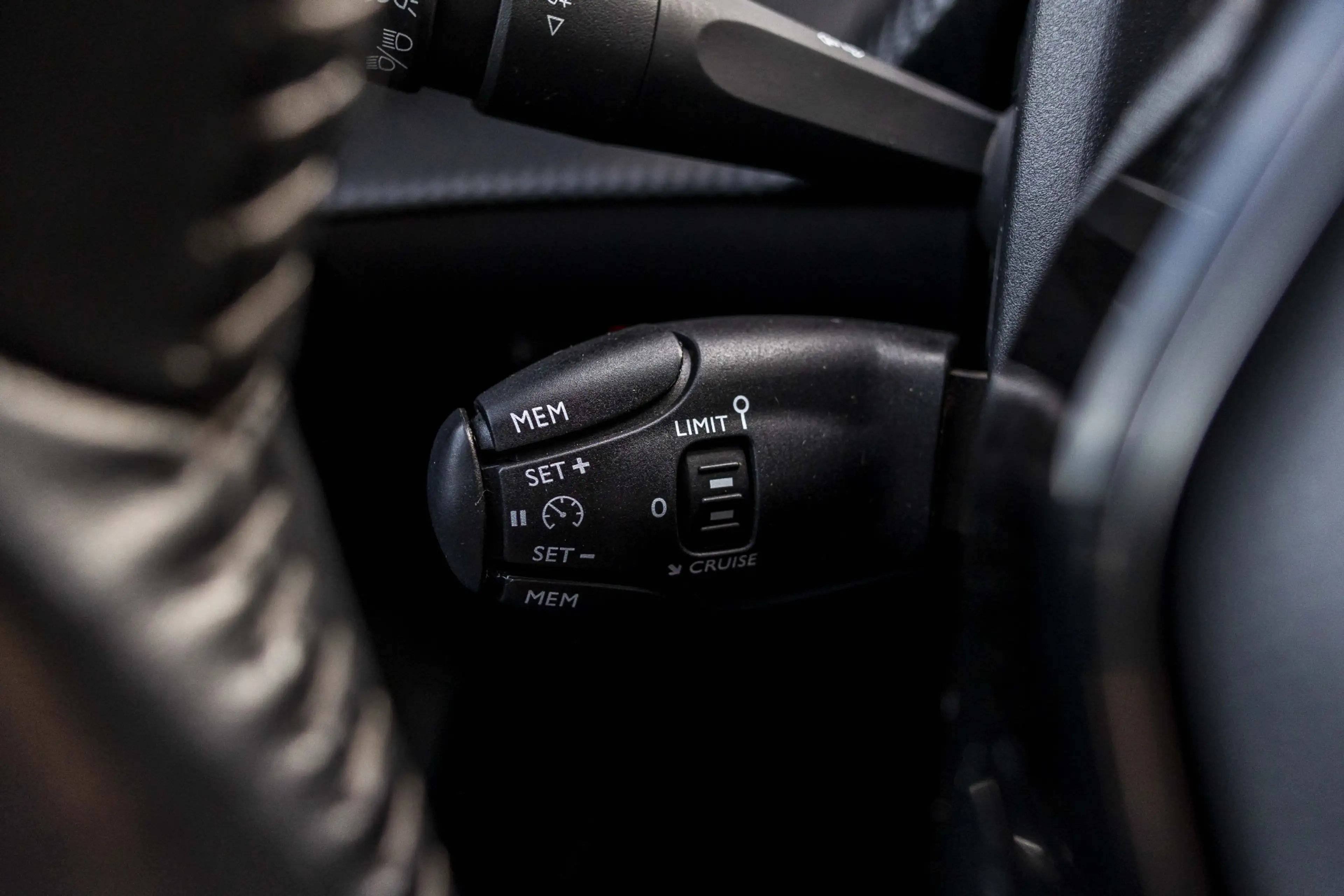Peugeot e-208 EV Allure Pack 50 kWh Camera | Carplay — photo 31