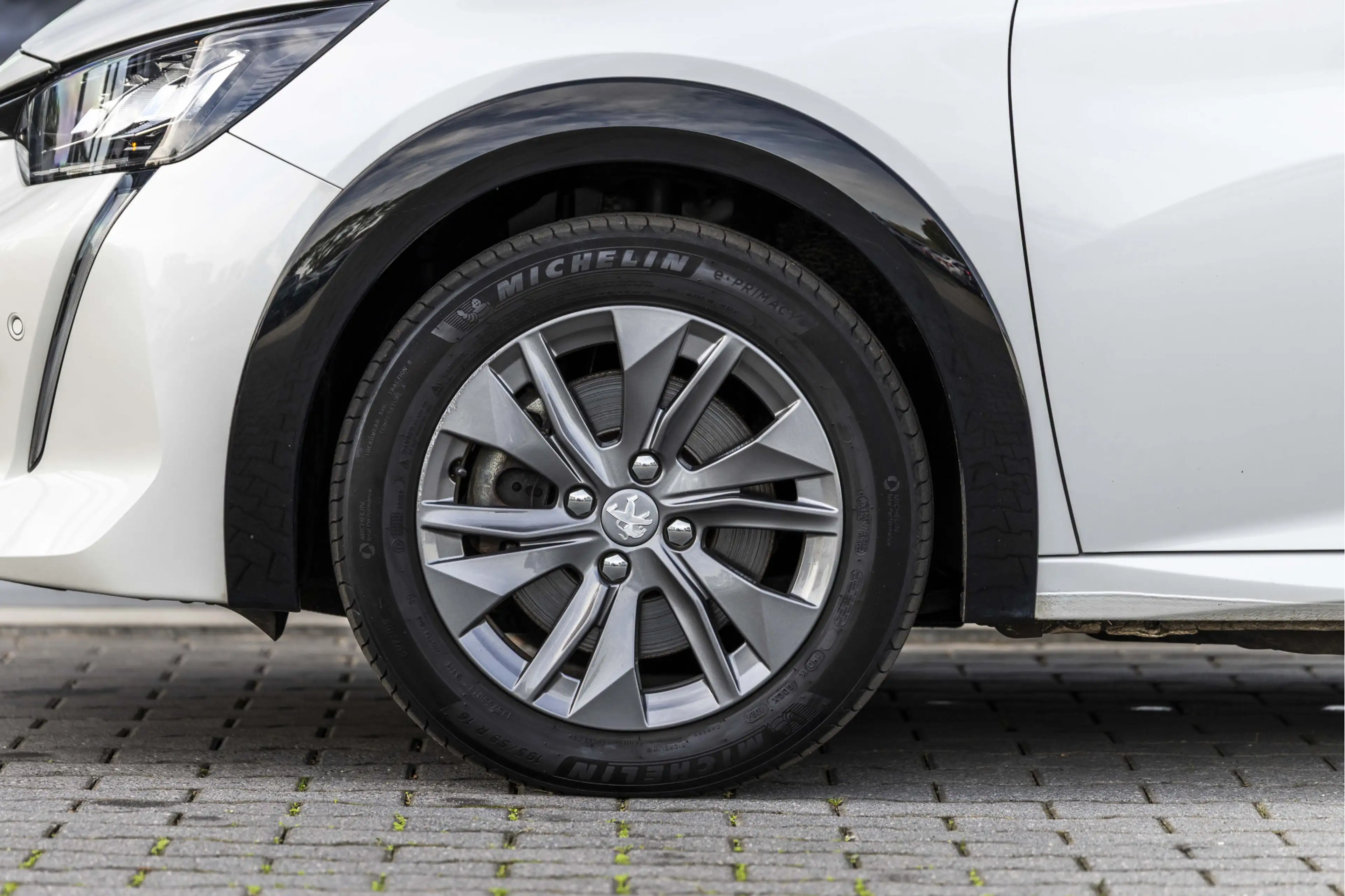 Peugeot e-208 EV Allure Pack 50 kWh Camera | Carplay — photo 19