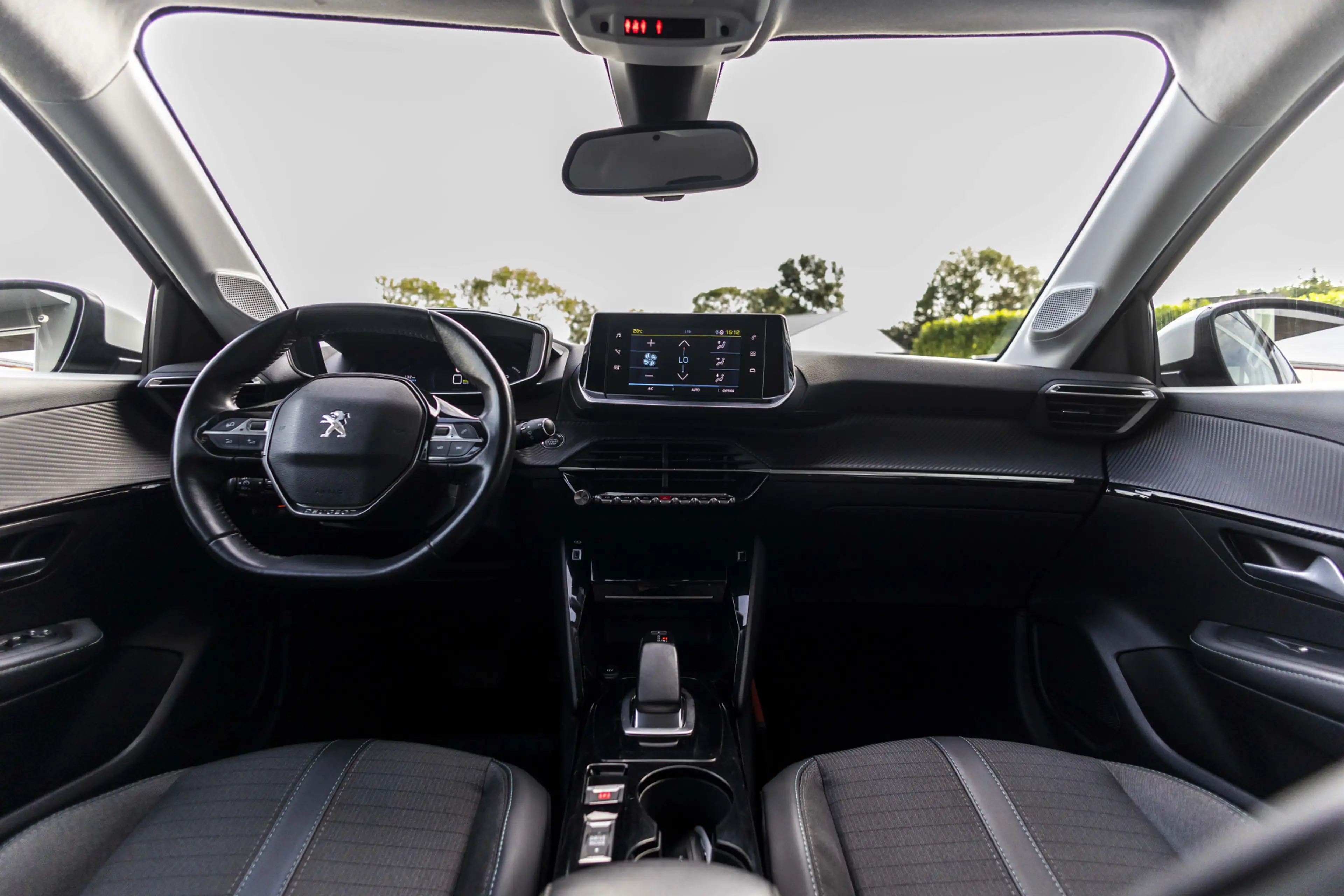 Peugeot e-208 EV Allure Pack 50 kWh Camera | Carplay — photo 28