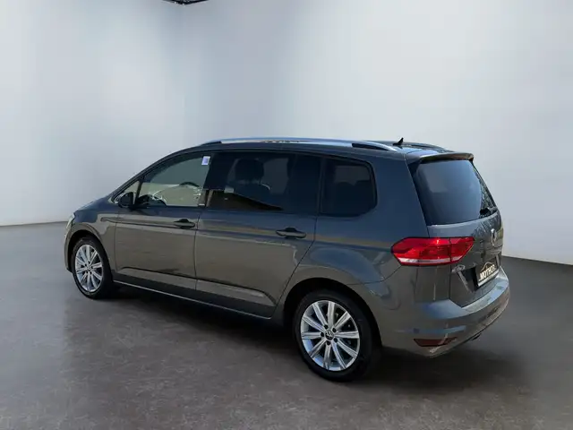Volkswagen Touran view 4