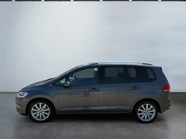 Volkswagen Touran view 3