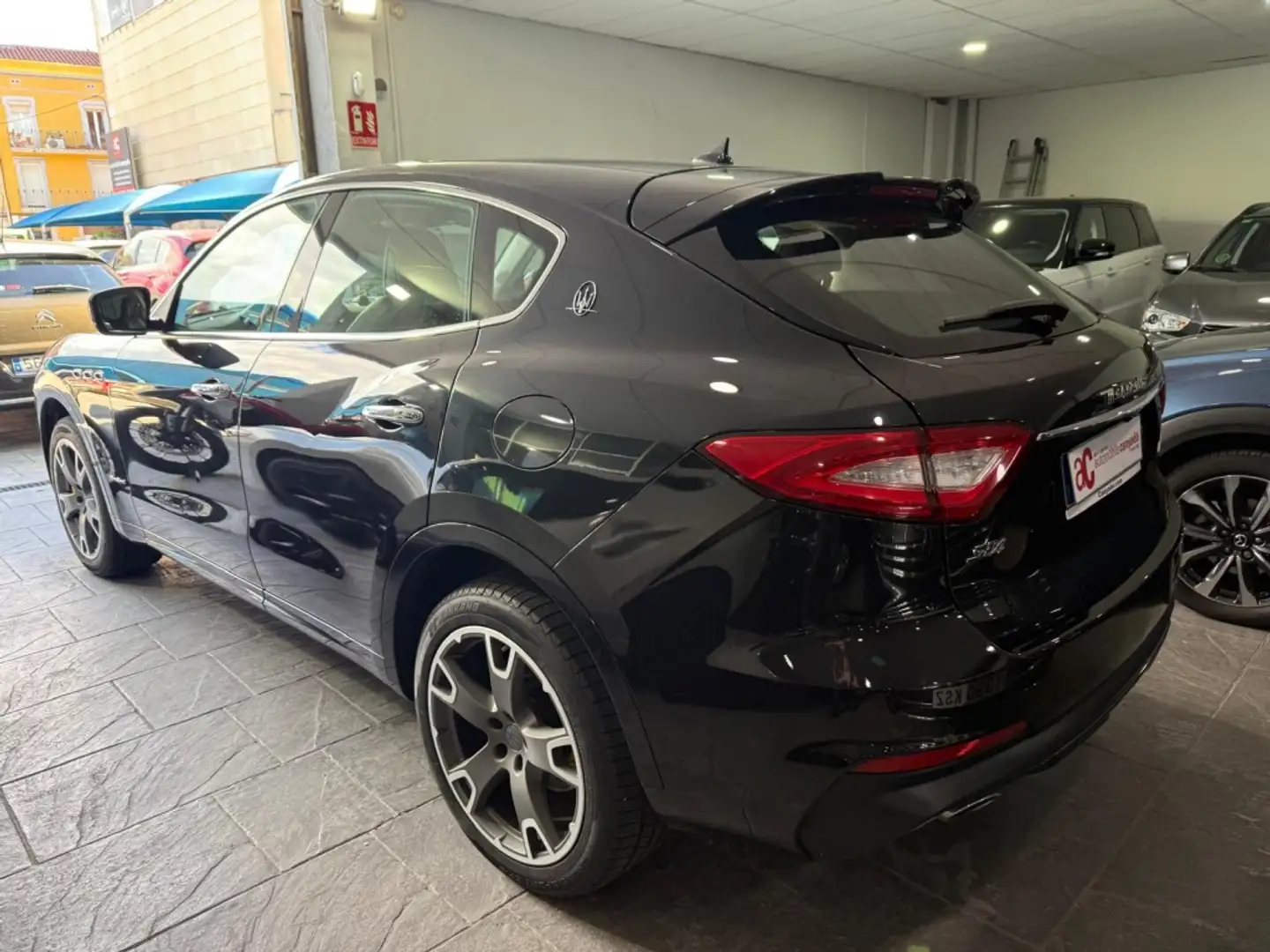 Maserati Levante 430 GranSport S Aut. Negro - 2