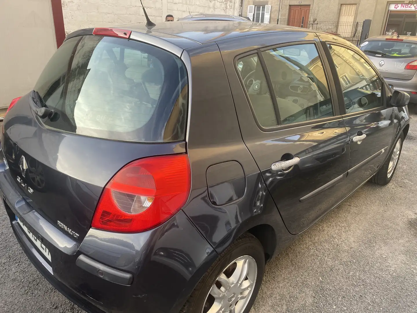 Renault Clio 1.6i 16V Initiale Proactive - 2