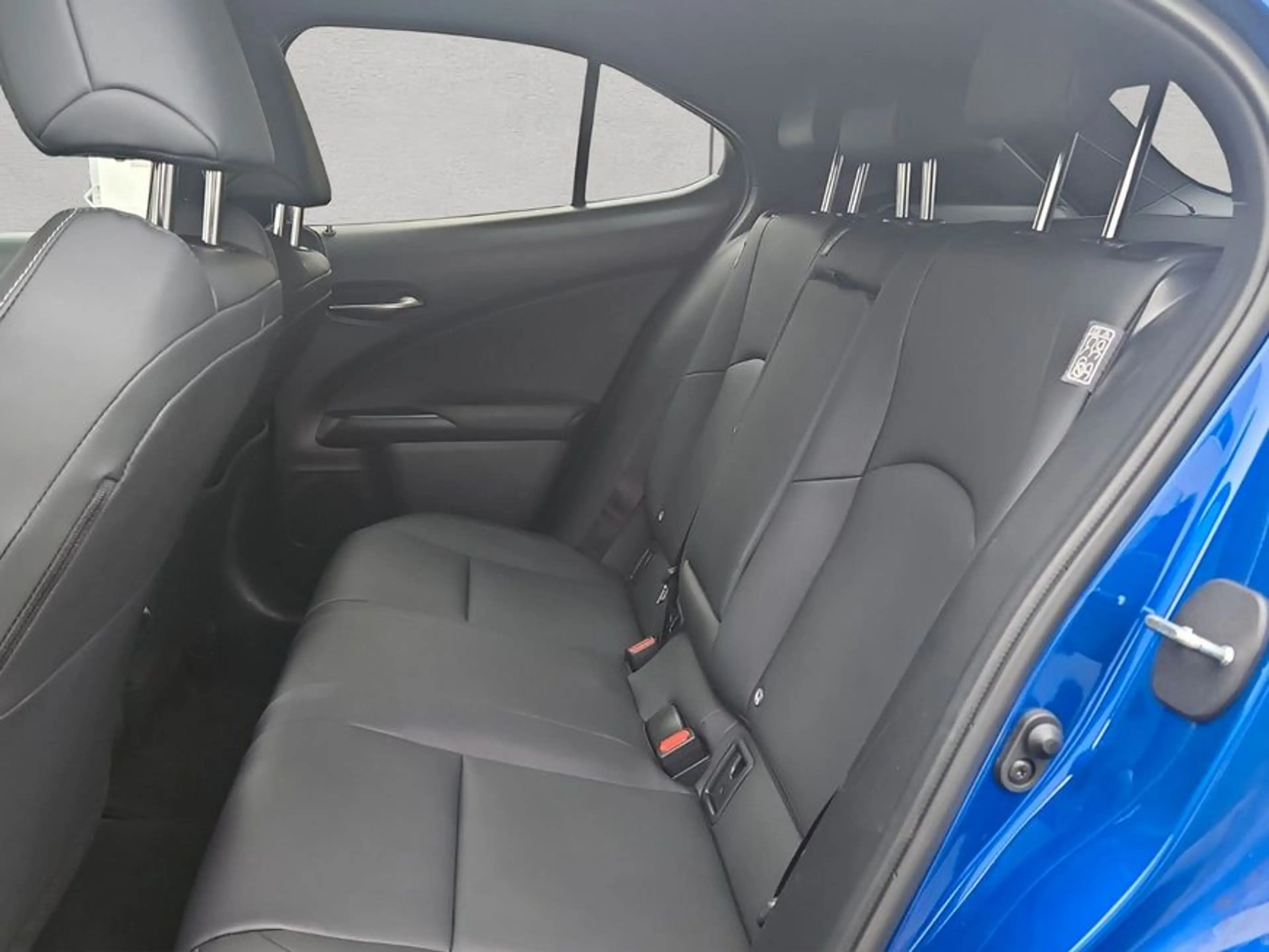Lexus UX 250h 250h F-Sport Design — photo 15