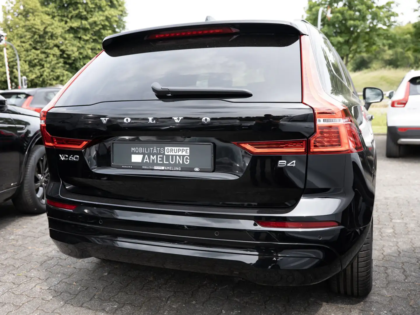 Volvo XC60 B4 Core SHZ KAMERA NAVI W-LAN LED FACEL. Schwarz - 2