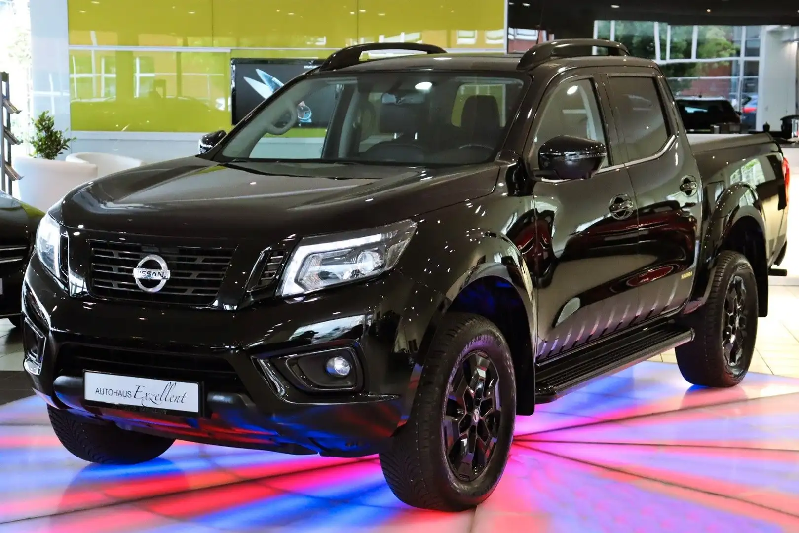 Nissan Navara NP300 N-Guard Double Cab 4x4*LEDER*NAVI* Negro - 1