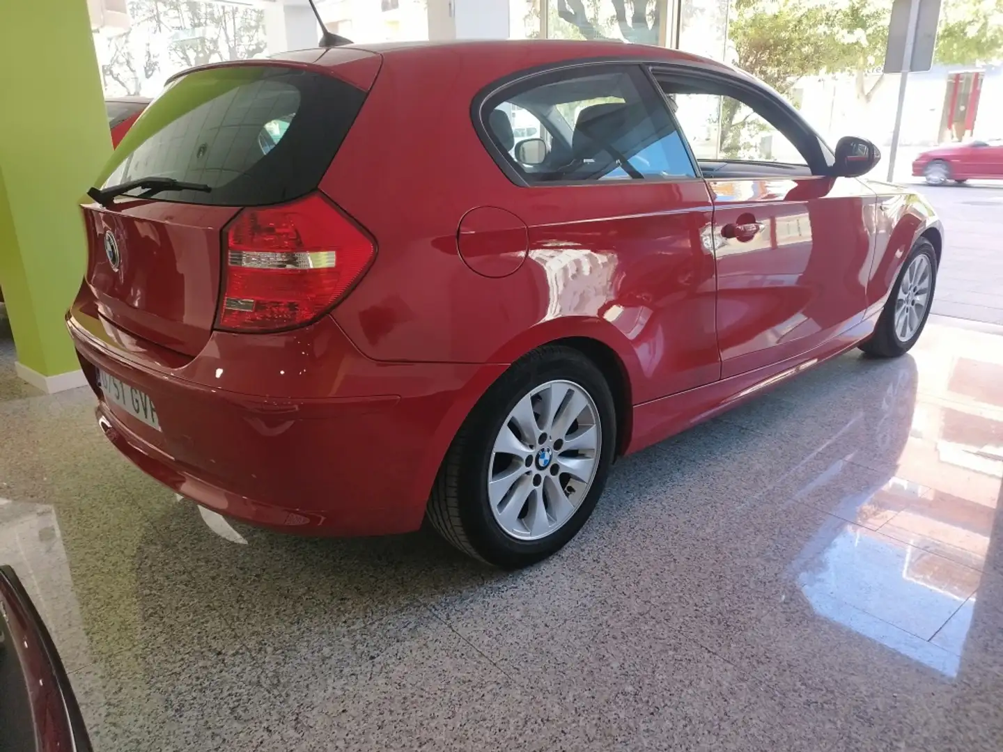 BMW 118 118d Rot - 1