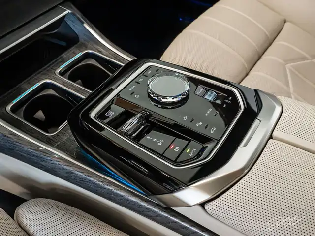 BMW 760 M760e xDrive*LUFTFED*PANO*MEMORY*SOFT-CLOSE*B&W* Ansicht 30