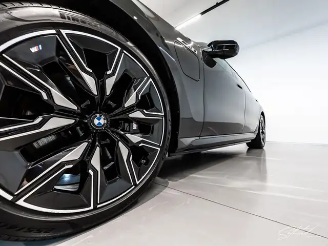 BMW 760 M760e xDrive*LUFTFED*PANO*MEMORY*SOFT-CLOSE*B&W* Ansicht 3