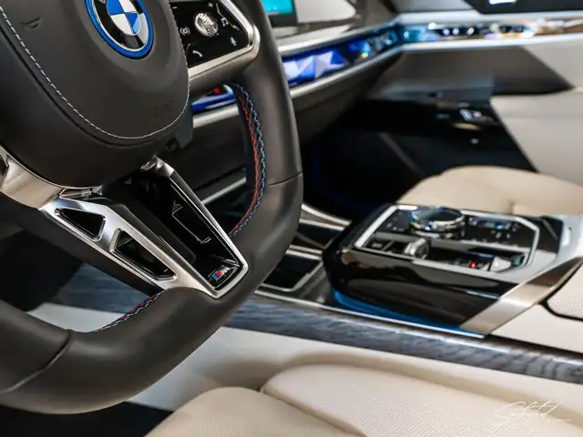 BMW 760 M760e xDrive*LUFTFED*PANO*MEMORY*SOFT-CLOSE*B&W* Ansicht 38