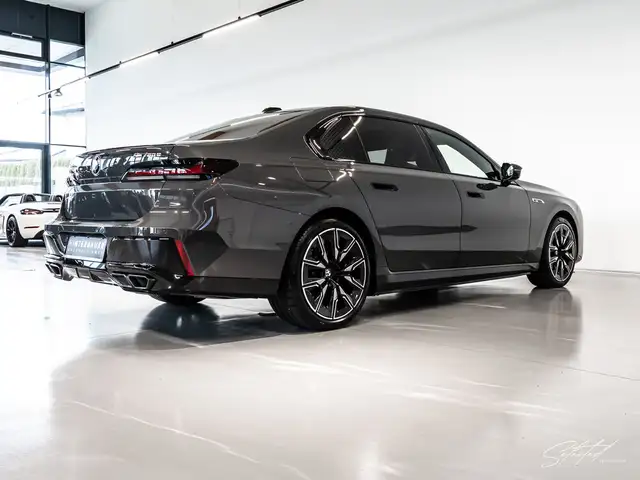 BMW 760 M760e xDrive*LUFTFED*PANO*MEMORY*SOFT-CLOSE*B&W* Ansicht 19