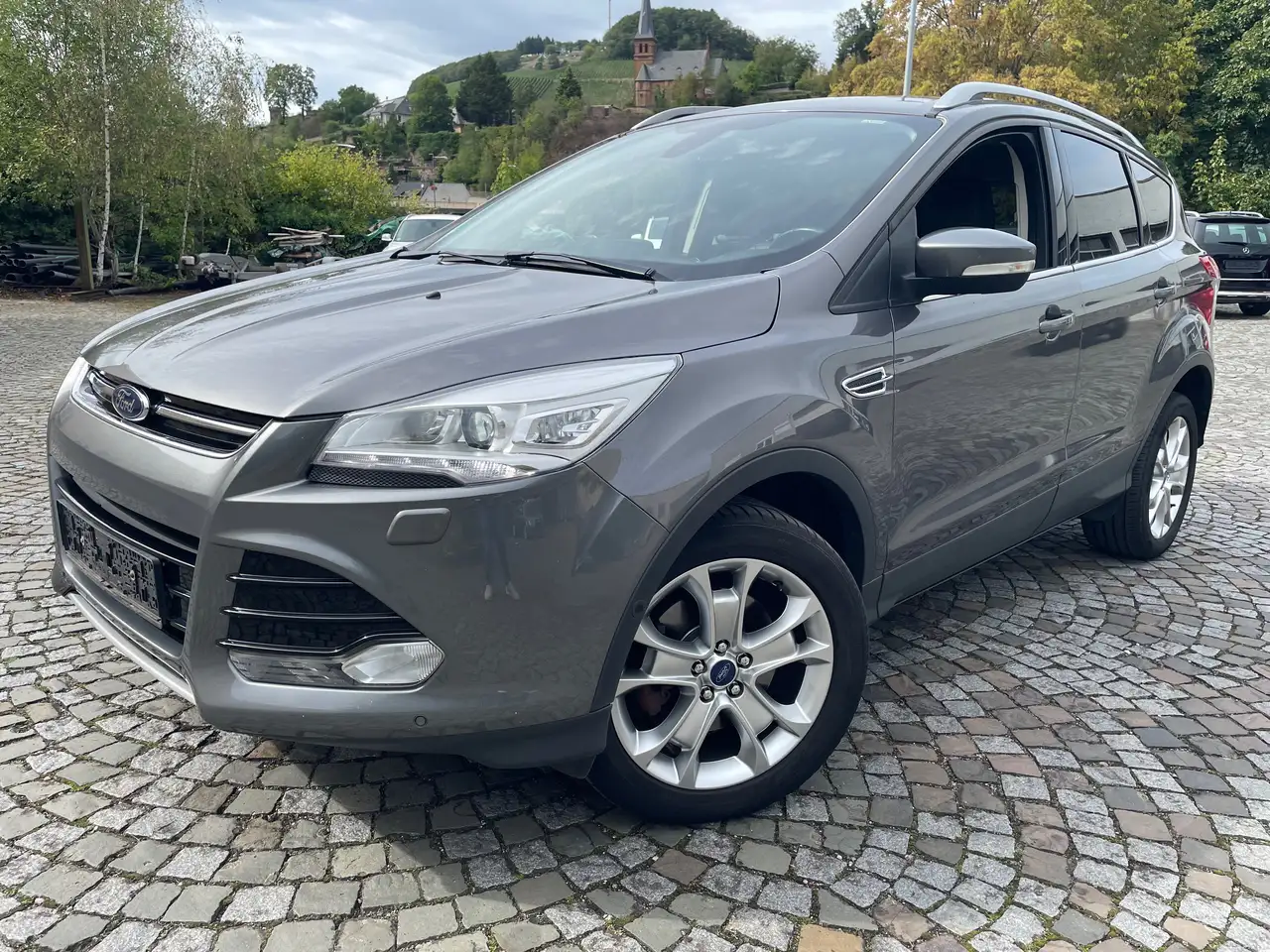 Ford Kuga 2.0 TDCI 4x4 Titanium Automatik*Leder* Navi Kamera* Xenon — photo 1 of 15