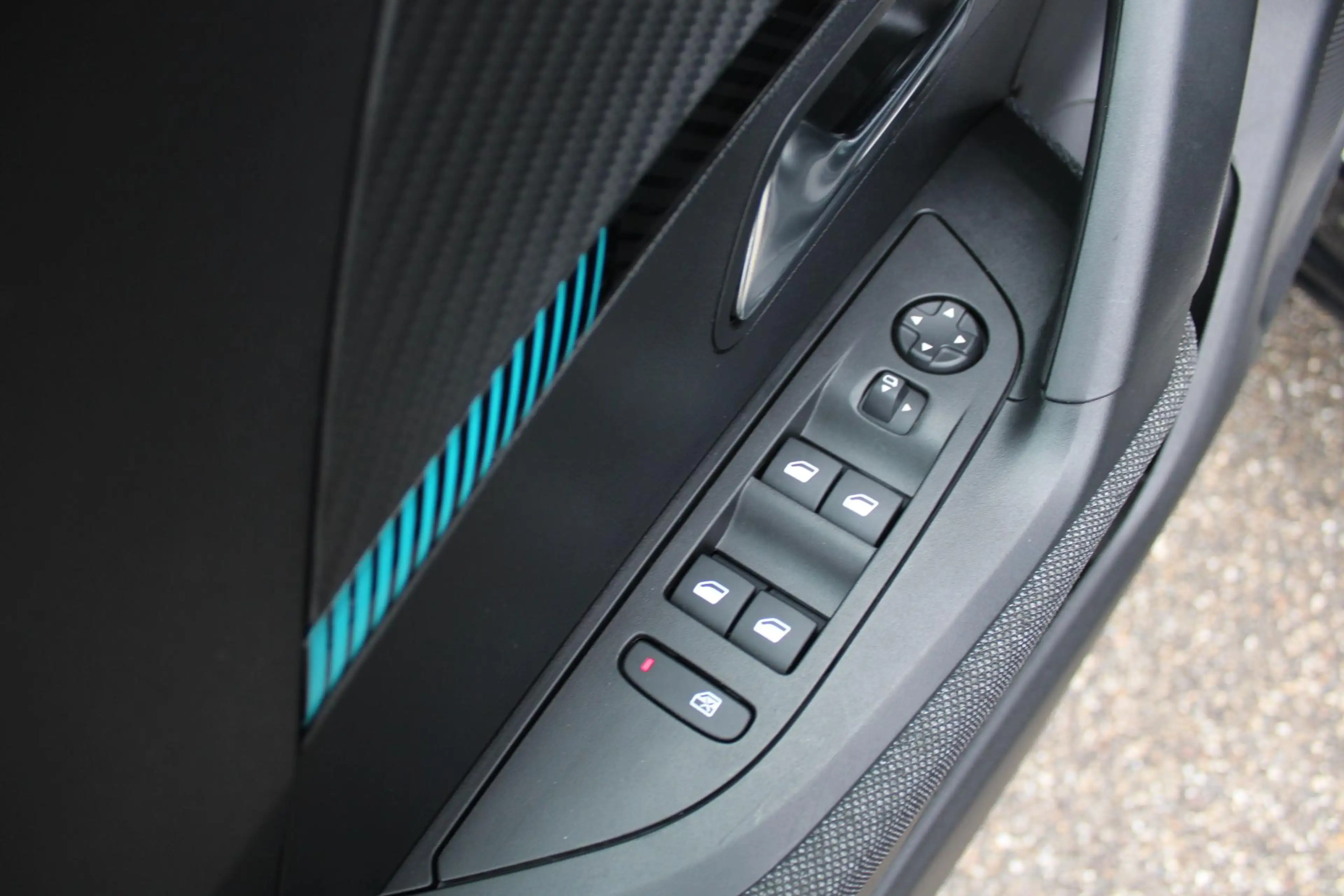 Peugeot e-2008 EV Style 50 kWh Carplay | Navigatie | Camera | All — photo 14