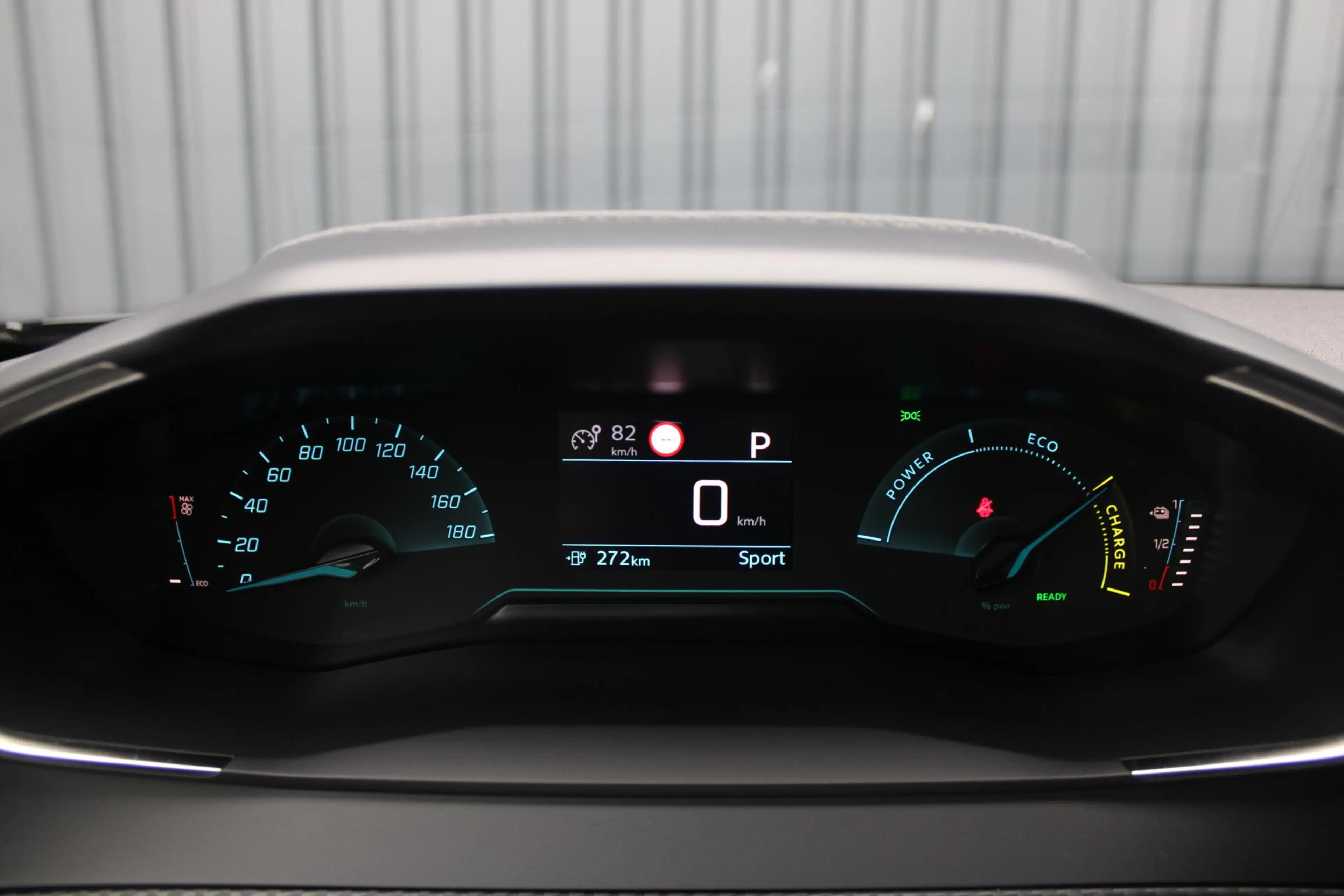 Peugeot e-2008 EV Style 50 kWh Carplay | Navigatie | Camera | All — photo 8