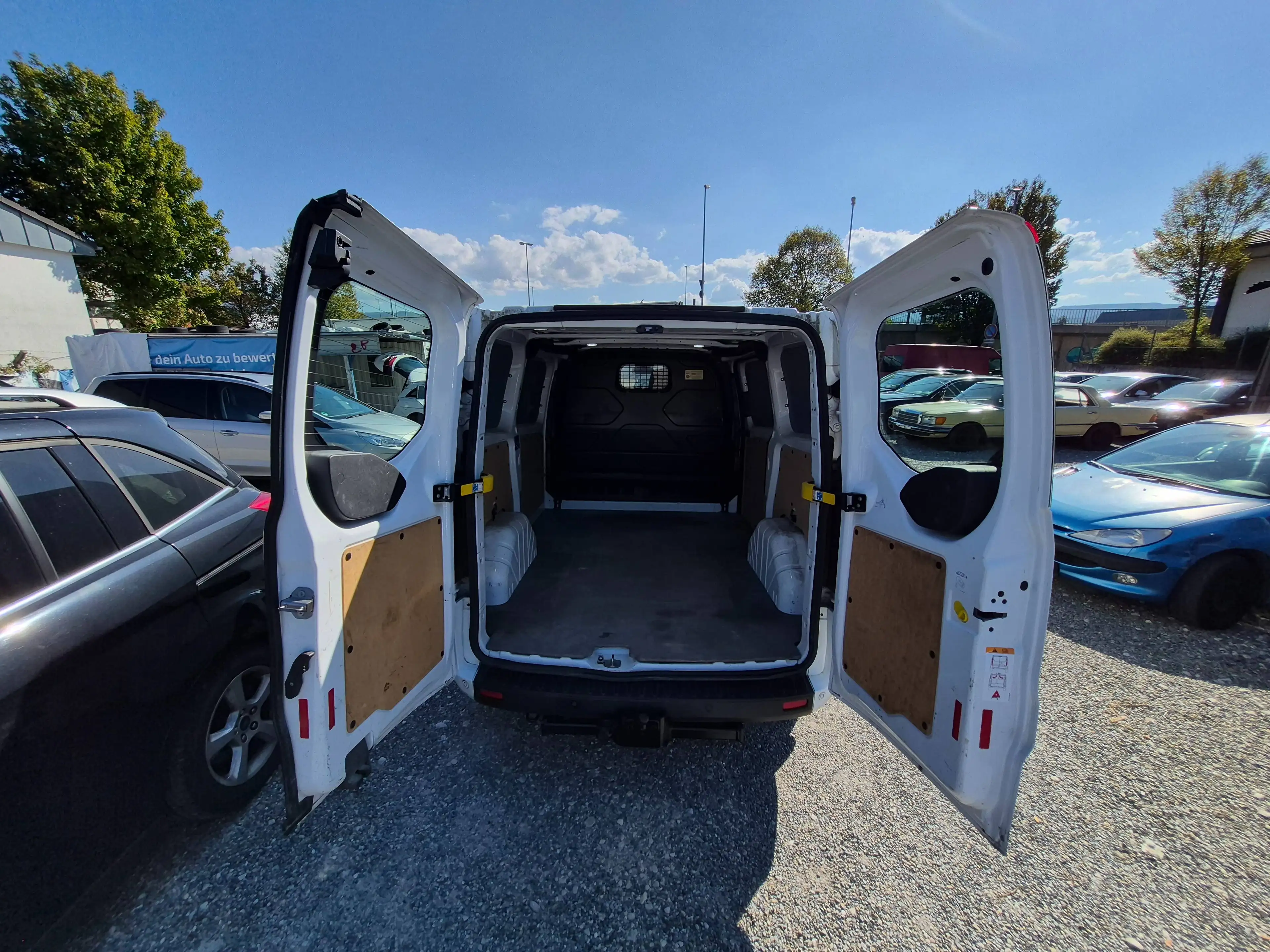 Ford Transit Custom 320 L1 — photo 6