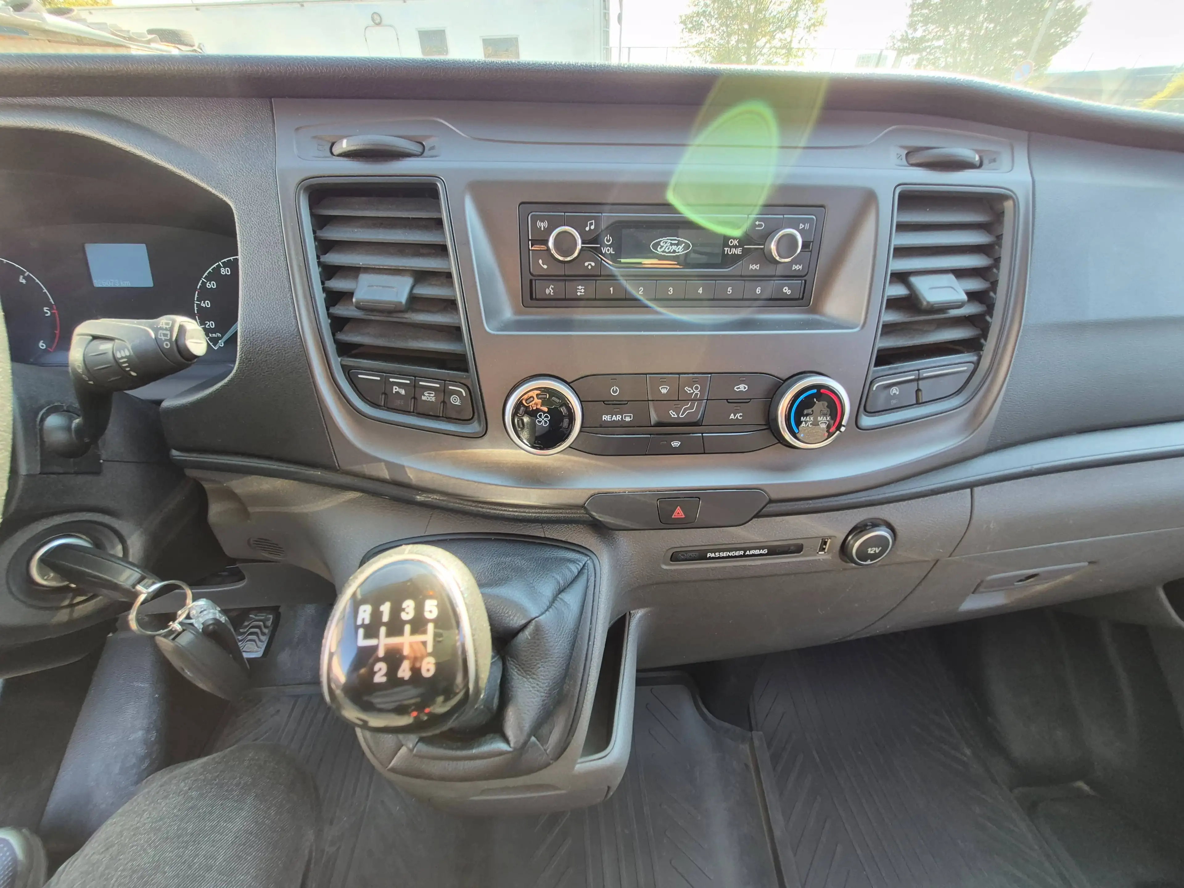 Ford Transit Custom 320 L1 — photo 9