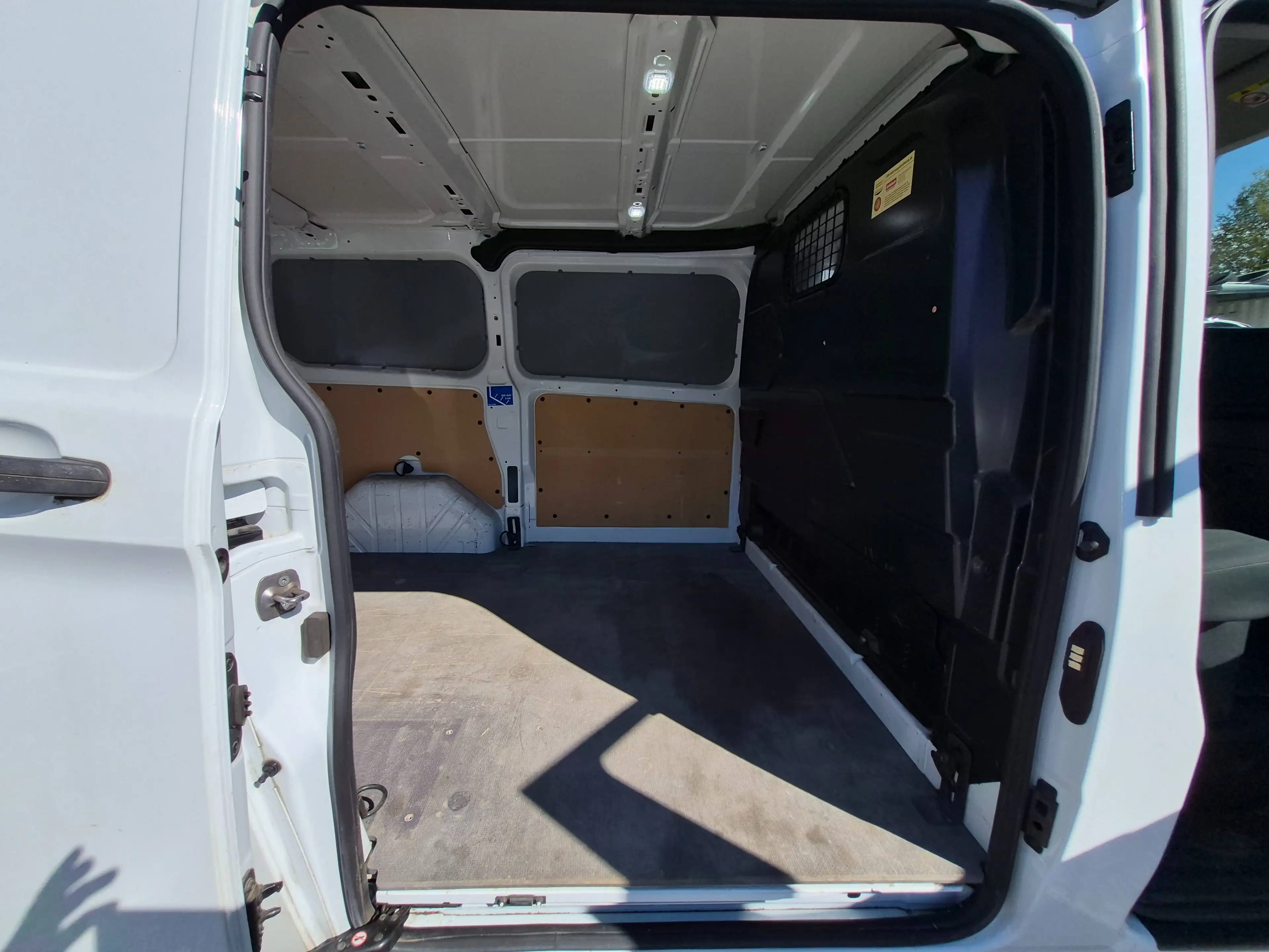 Ford Transit Custom 320 L1 — photo 7