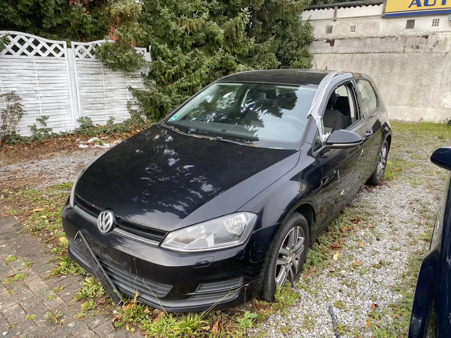 Volkswagen Golf Trendline BMT VII ~ Navi ~ Sitzhzg ~ TÜV NEU Schwarz - 2