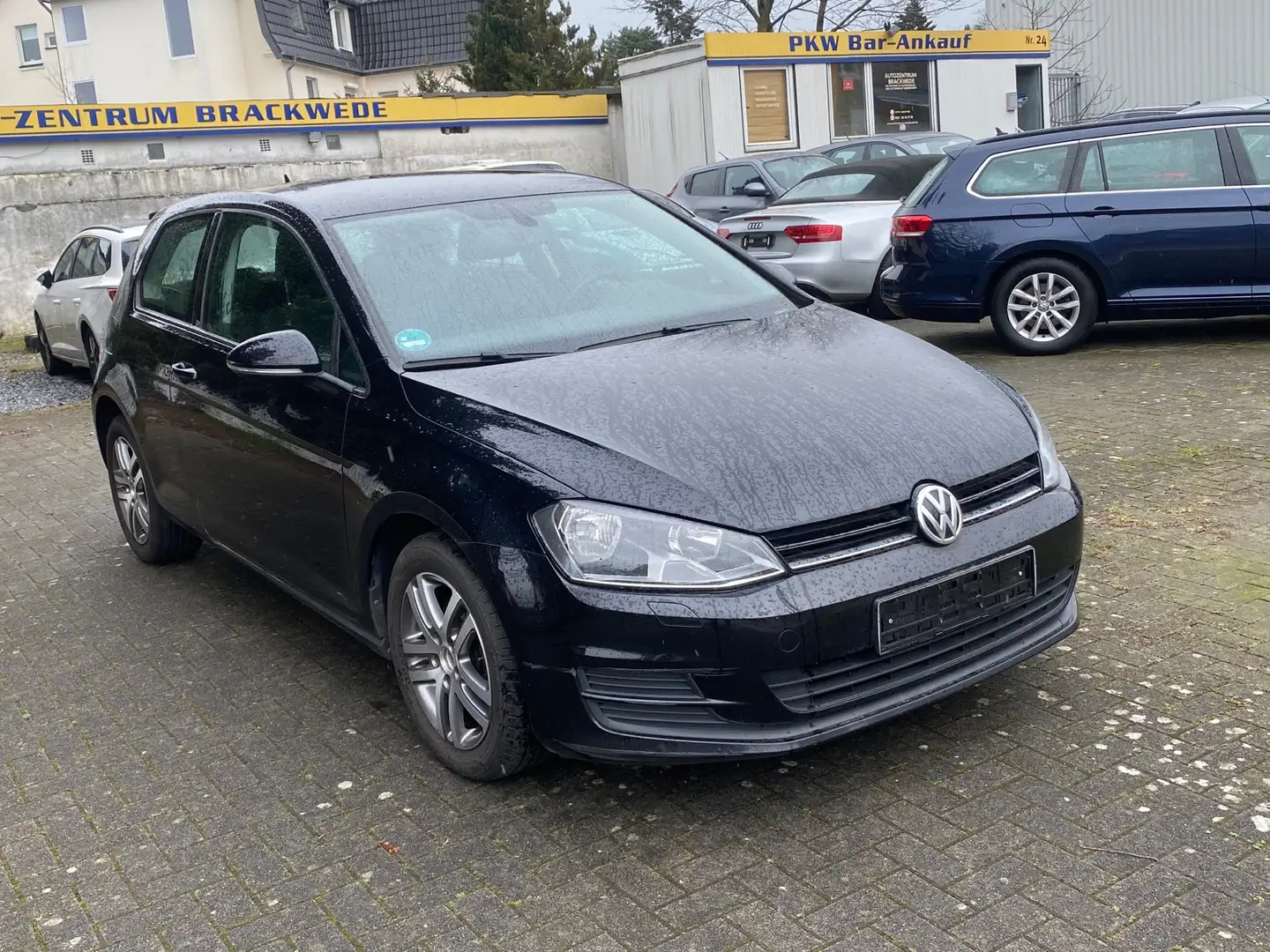 Volkswagen Golf Trendline BMT VII ~ Navi ~ Sitzhzg ~ TÜV NEU Schwarz - 2