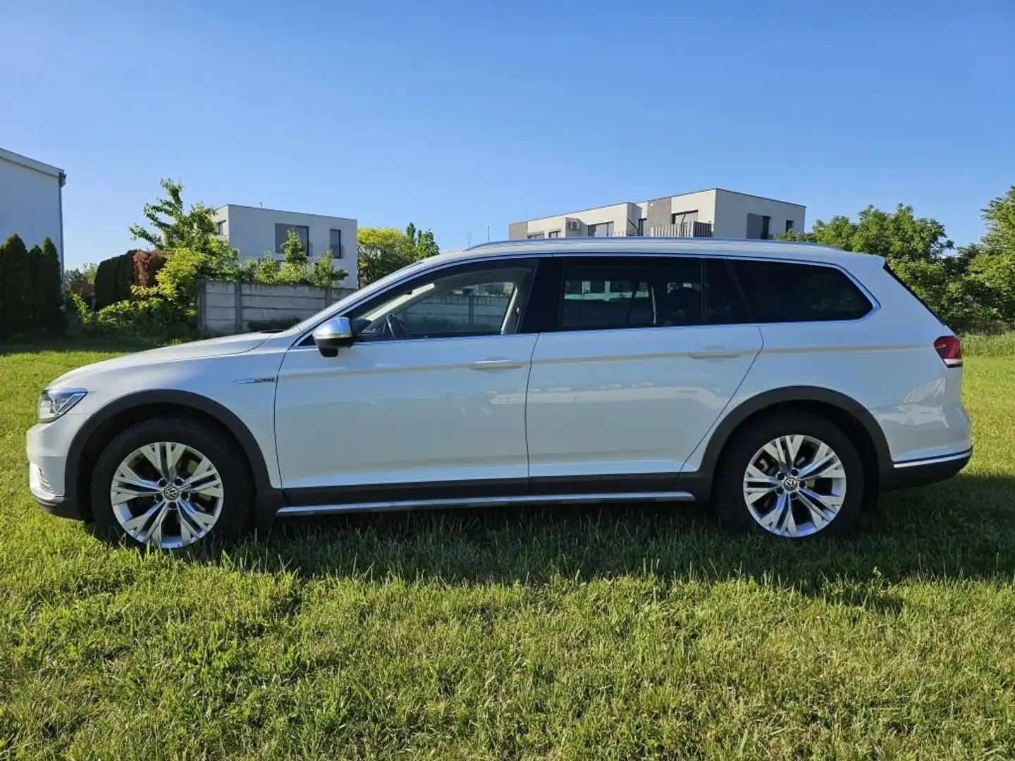 Volkswagen Passat Alltrack 2.0 TDI SCR 4Motion DSG (BMT) + Webasto Bílá - 2