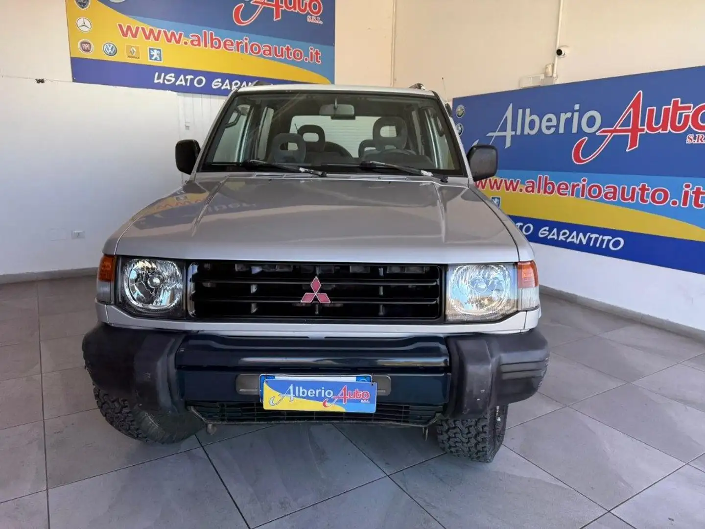 Mitsubishi Pajero 2.5 TDI Metal-top GLX Silver - 2