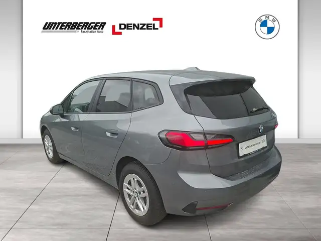BMW 2 Series view 4