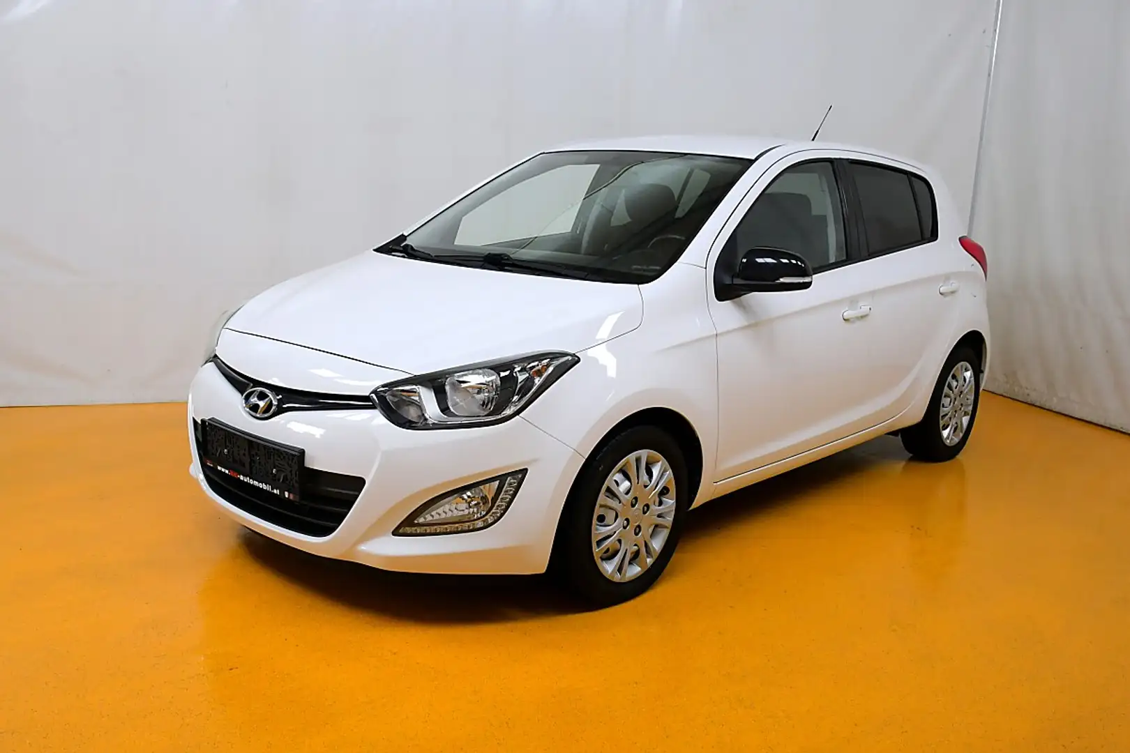 Hyundai i20 1,25 Life Go Weiß - 1